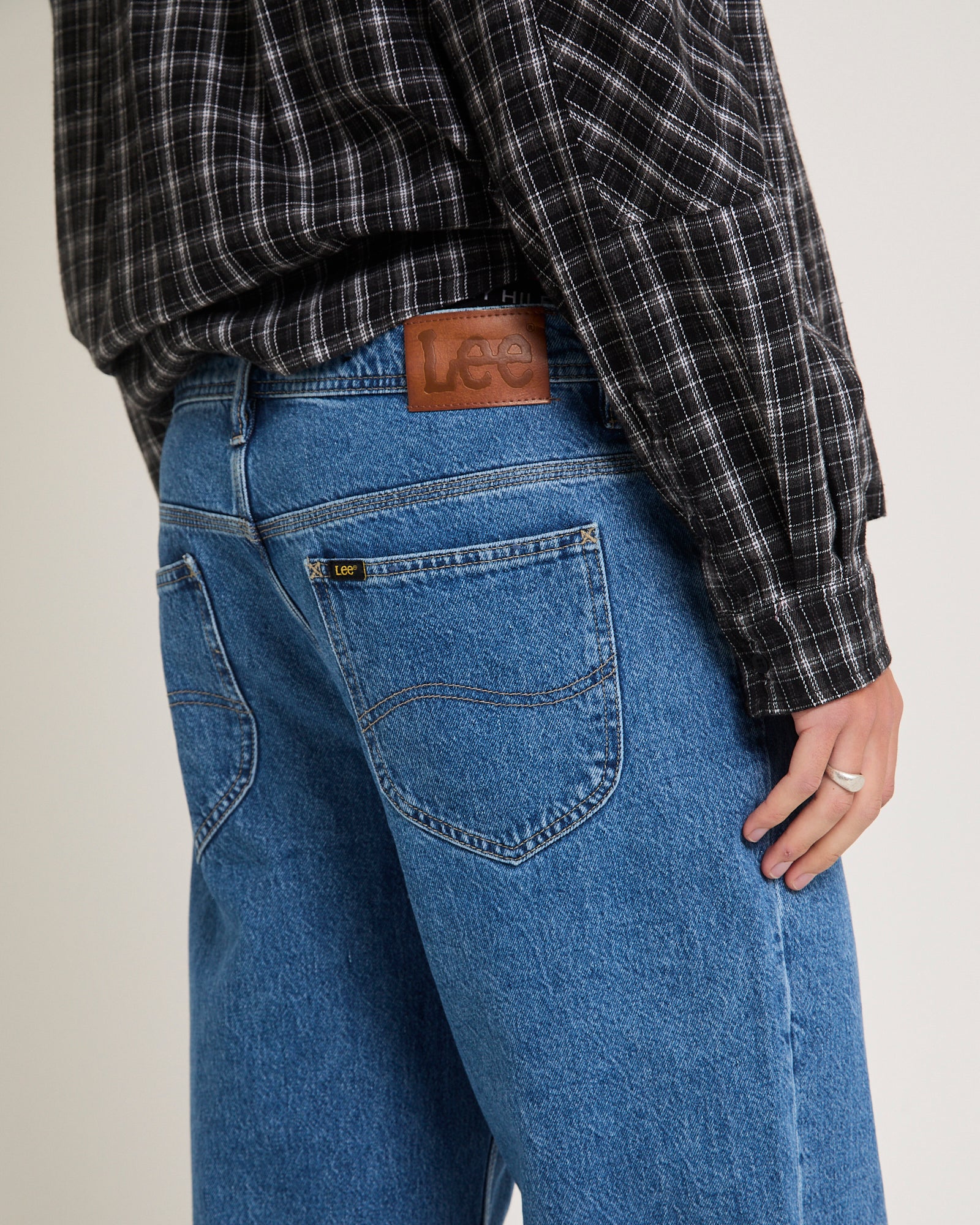 L-Three Straight Denim Jeans Satisfaction Indigo - Image 4