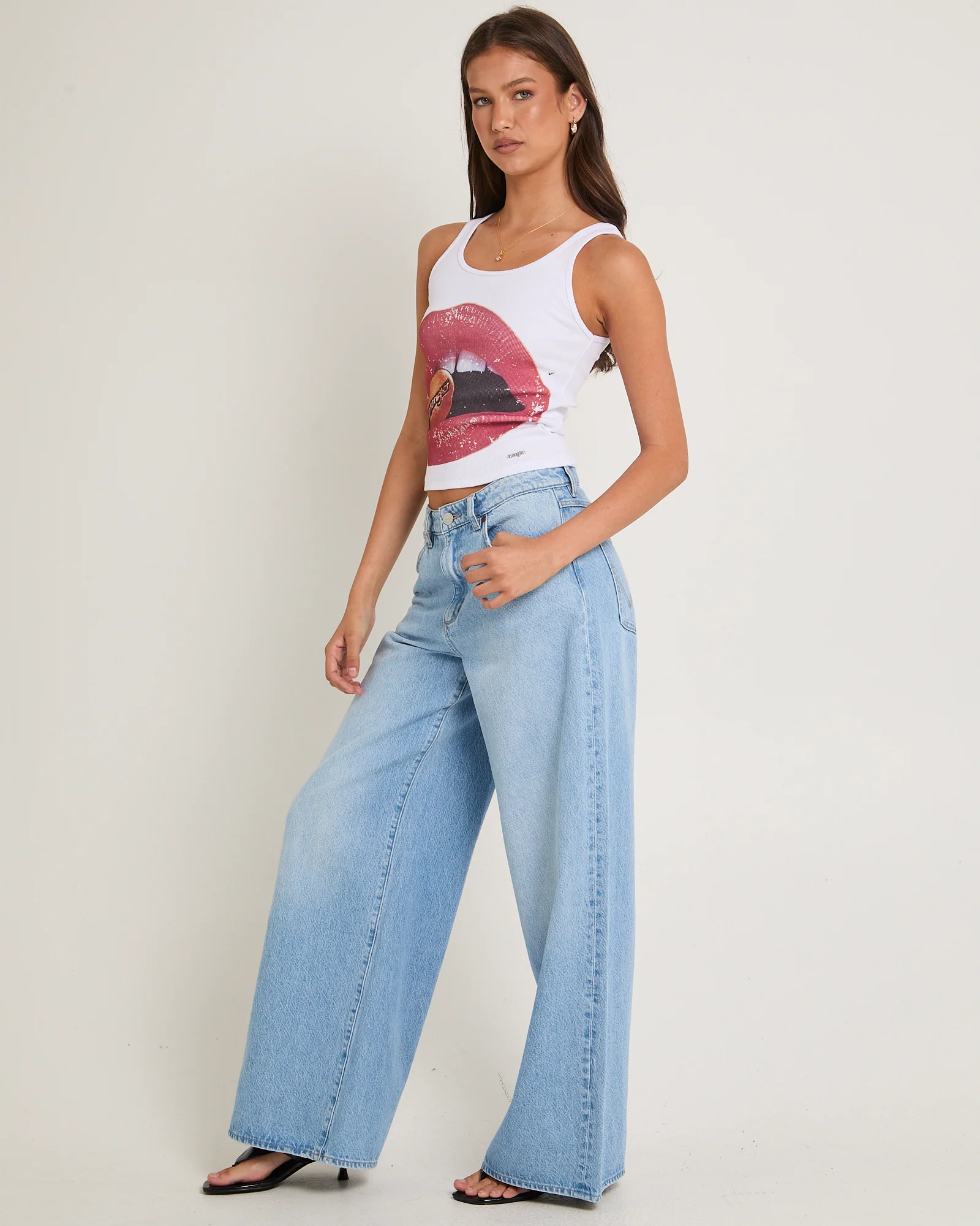 Leading You Reaction Tank Top - Image 4