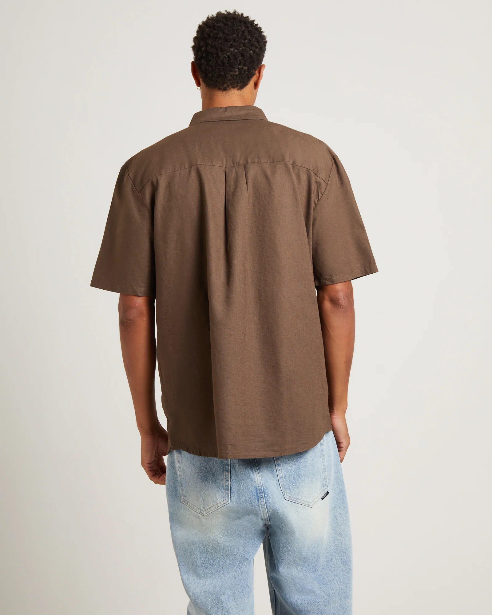 Lee Worker Short Sleeve Shirt in Linen Bark - Image 2