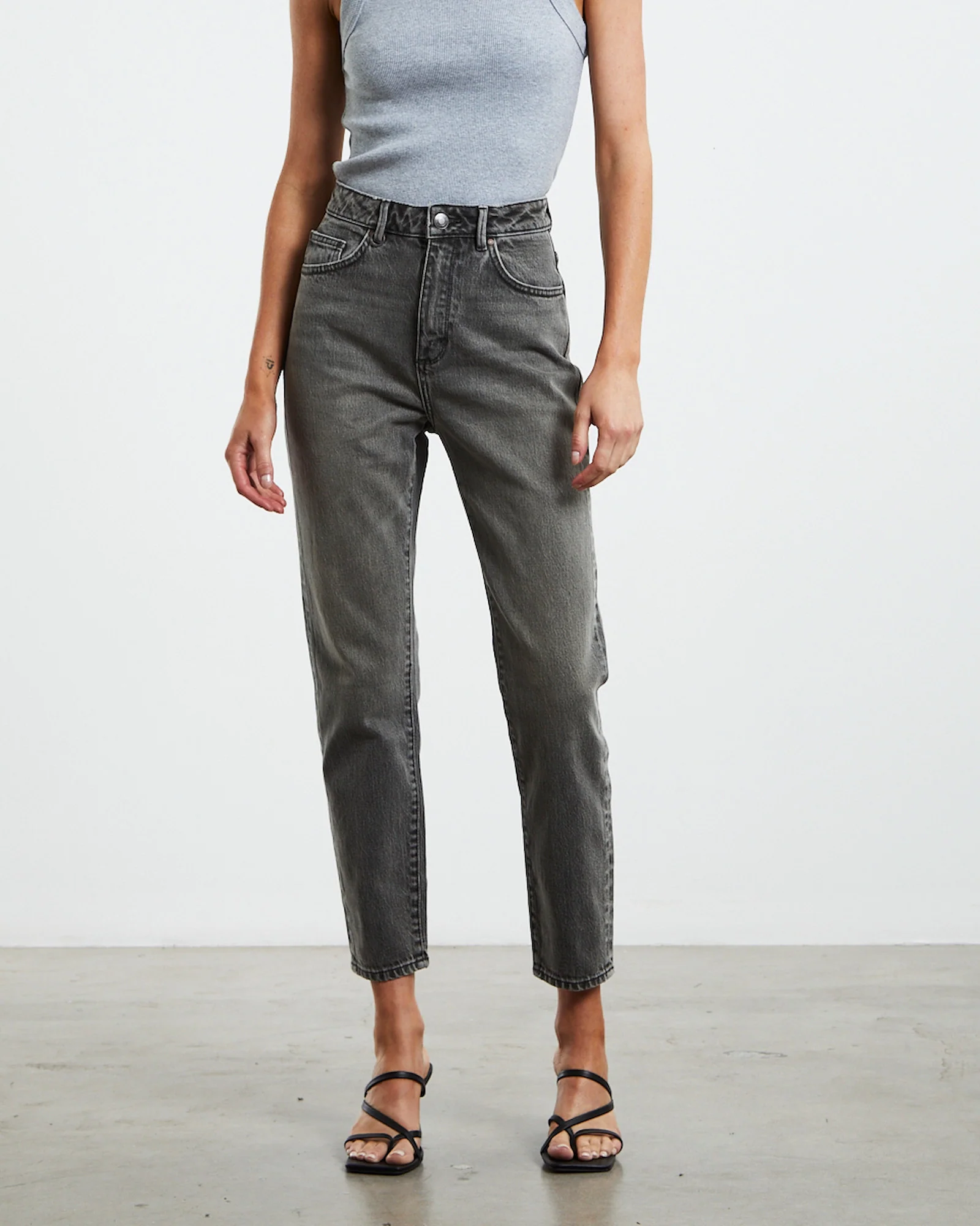 Lola Mom Jeans Fade Away Black