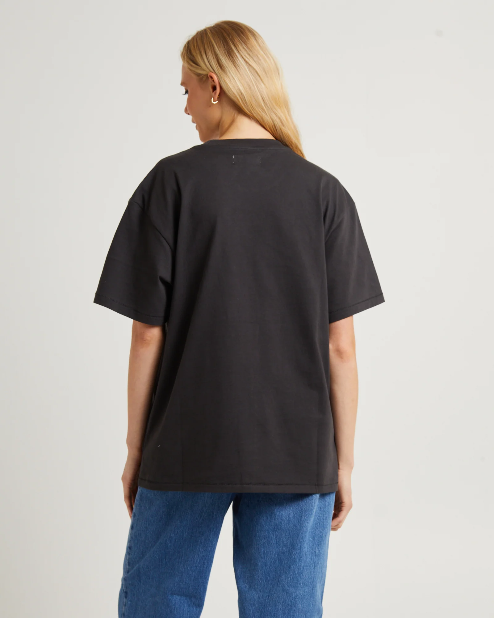 Looking Glass Slouch T-Shirt Worn Black - Image 2