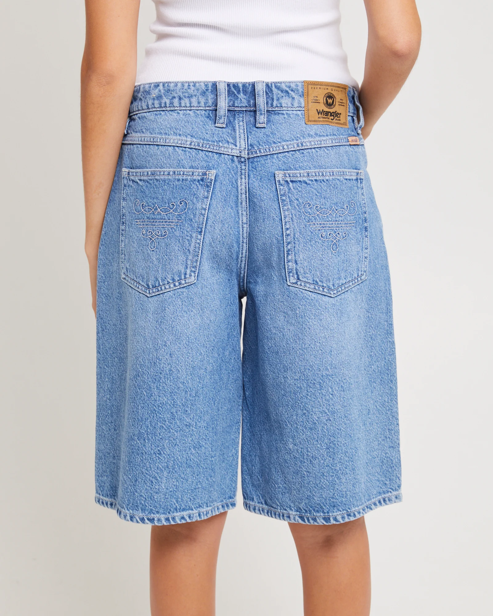 Low Stevie Relaxed Denim Jorts - Image 5