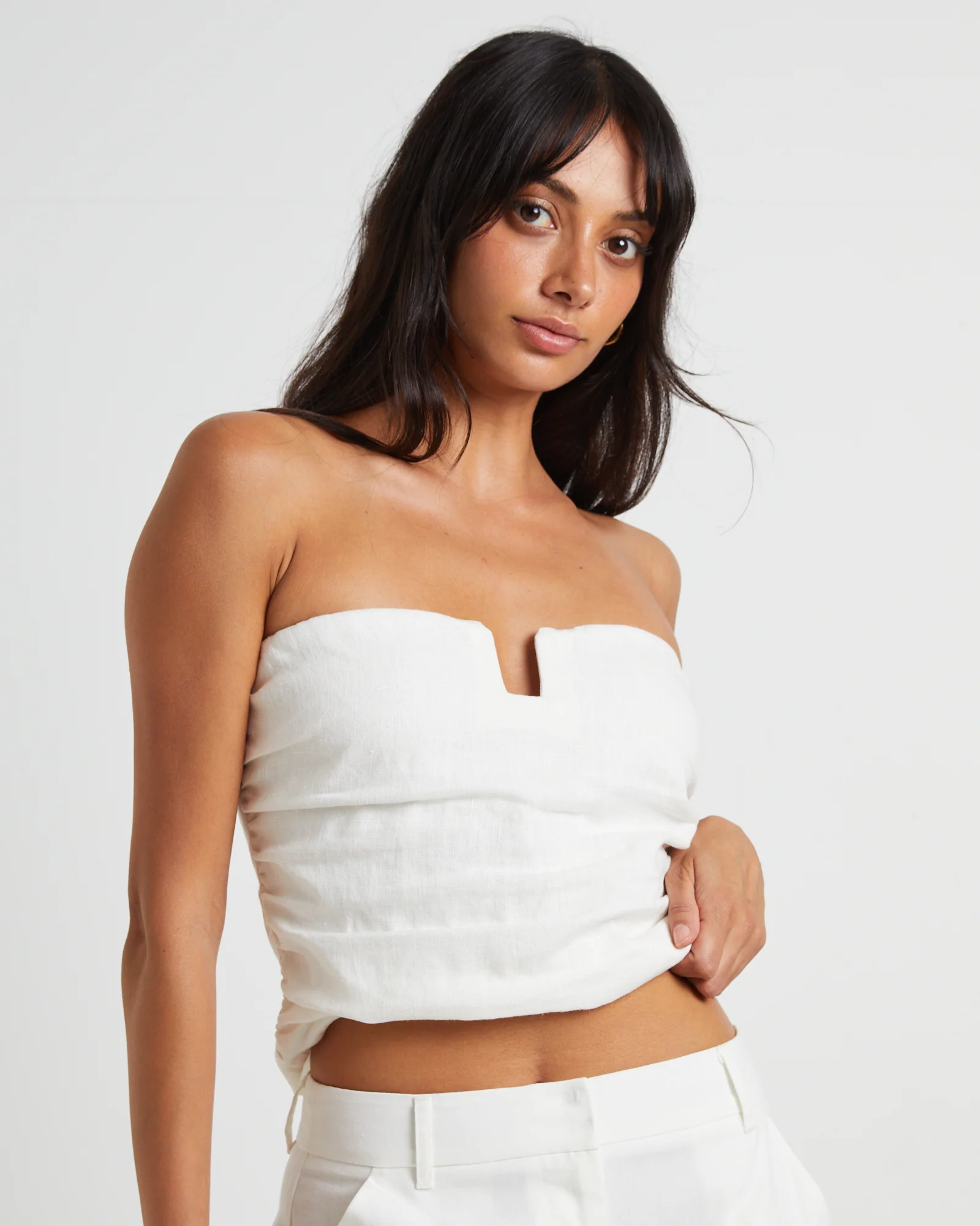 Lui Cut Out Linen Bandeau Top in White - Image 5