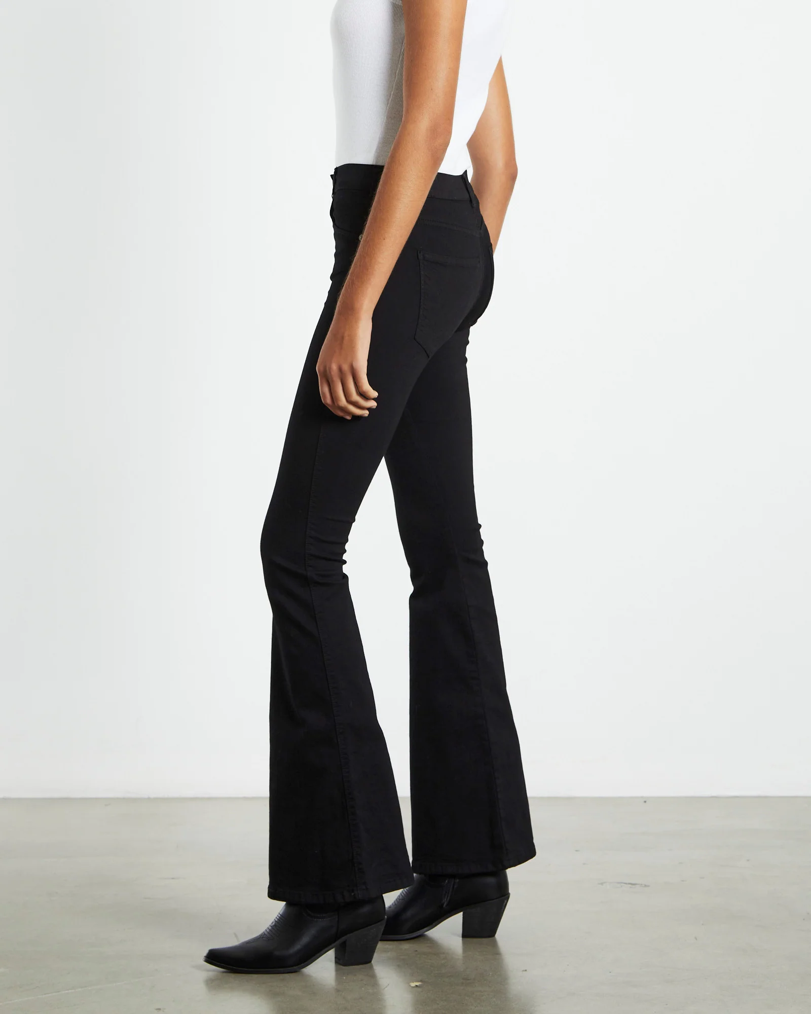 Macy Flare Jeans Black - Image 3