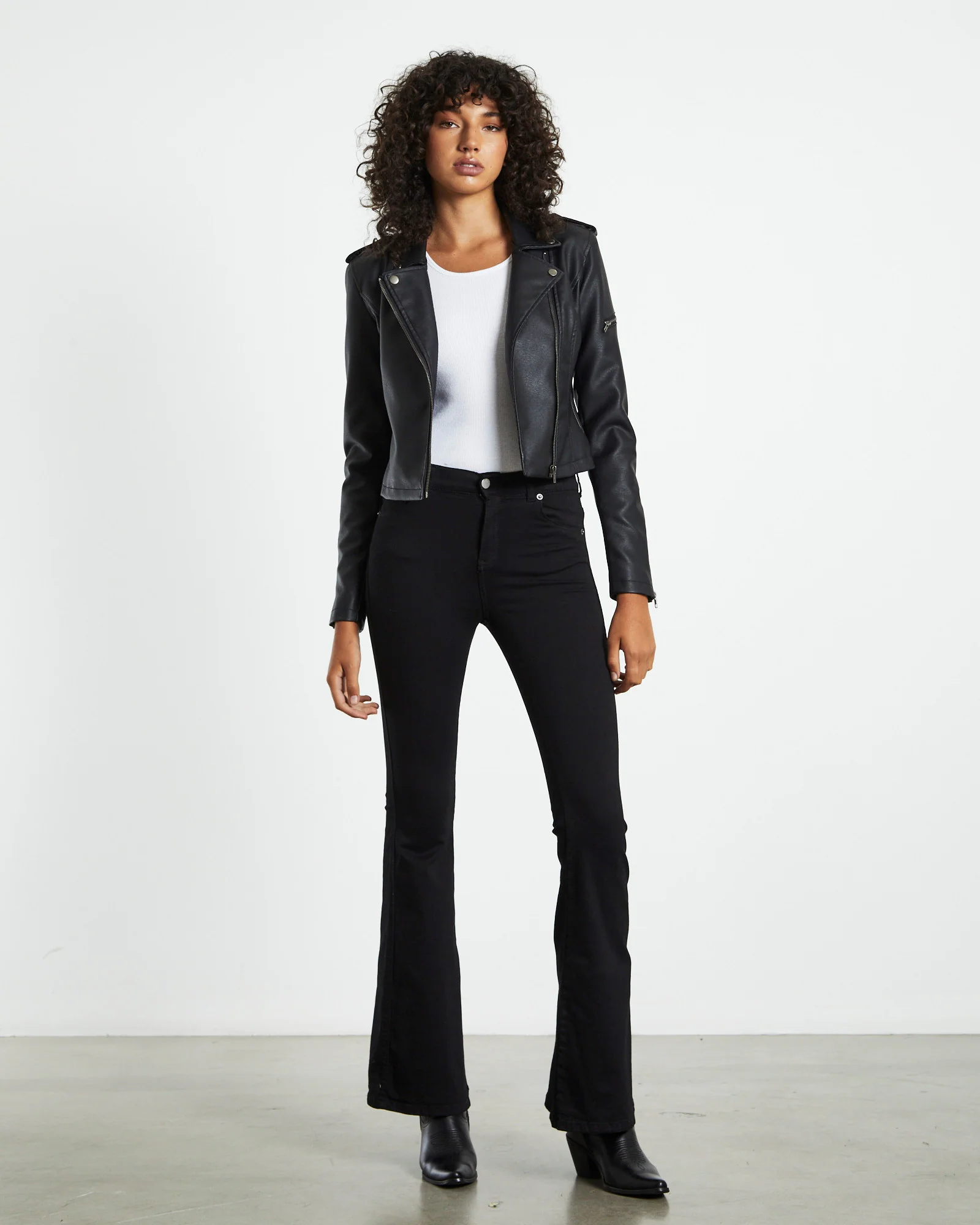 Macy Flare Jeans Black - Image 4