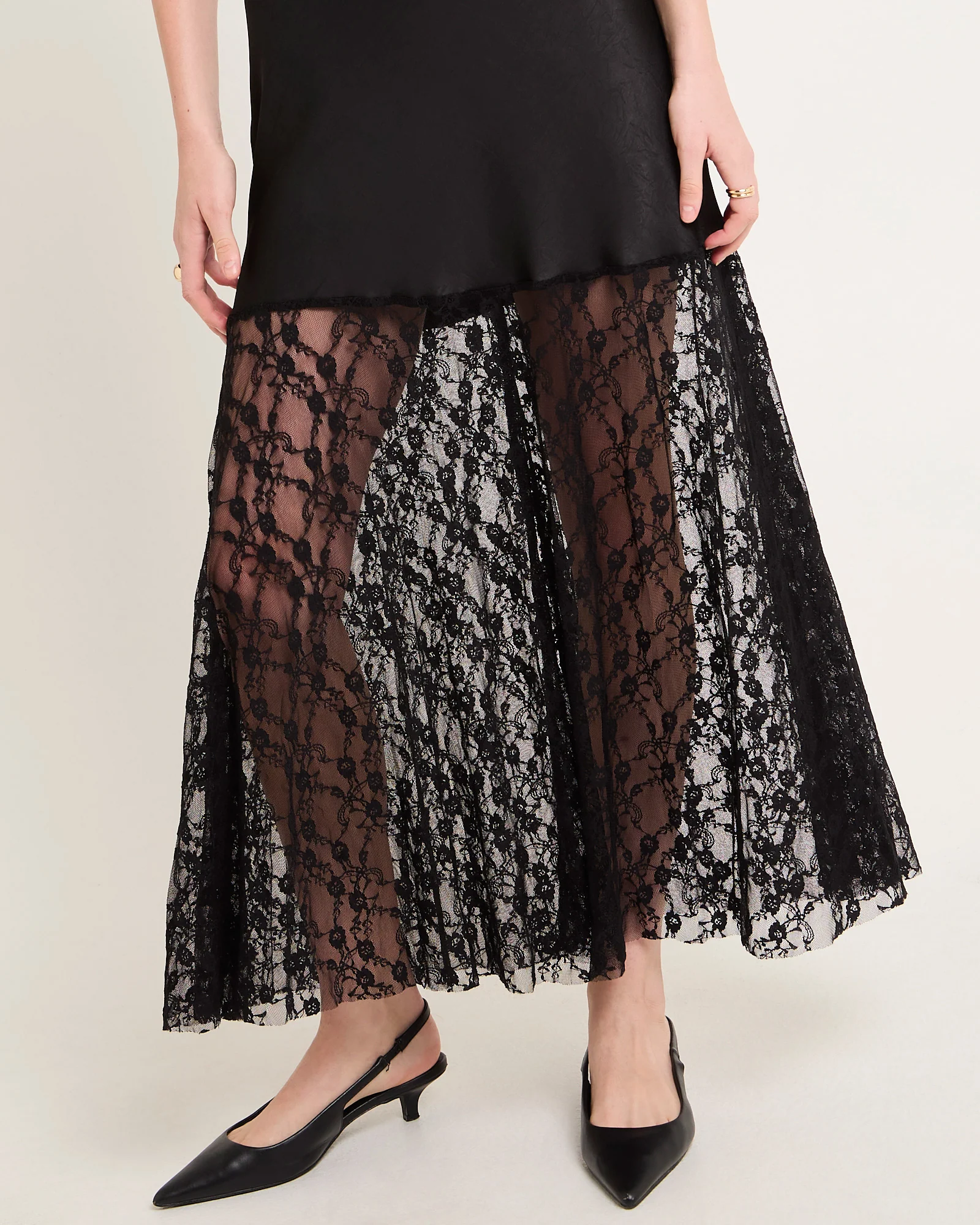 Maxi And Lace Maxi Dress - Image 5
