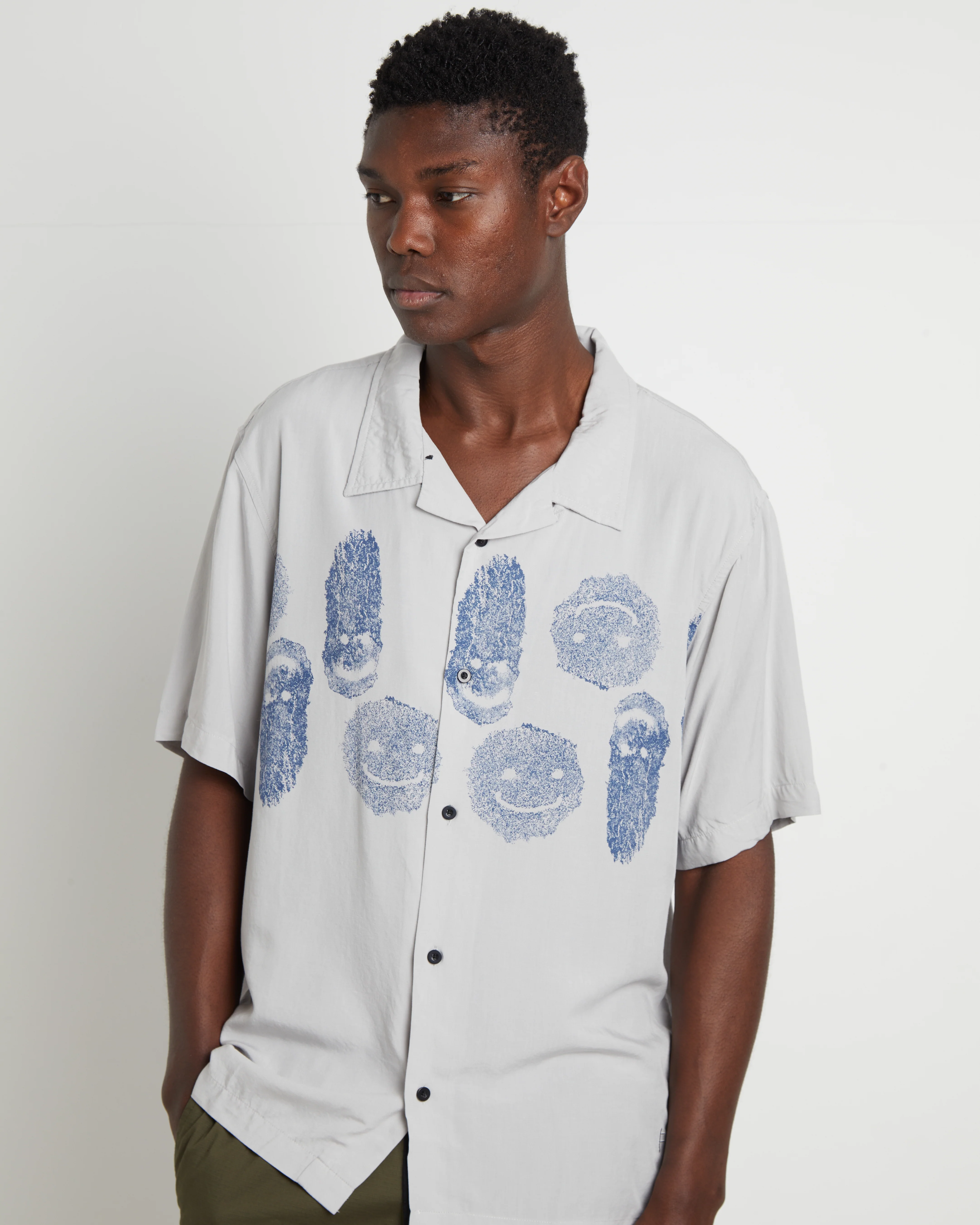 Menace Short Sleeve Shirt in Light Grey - Image 5