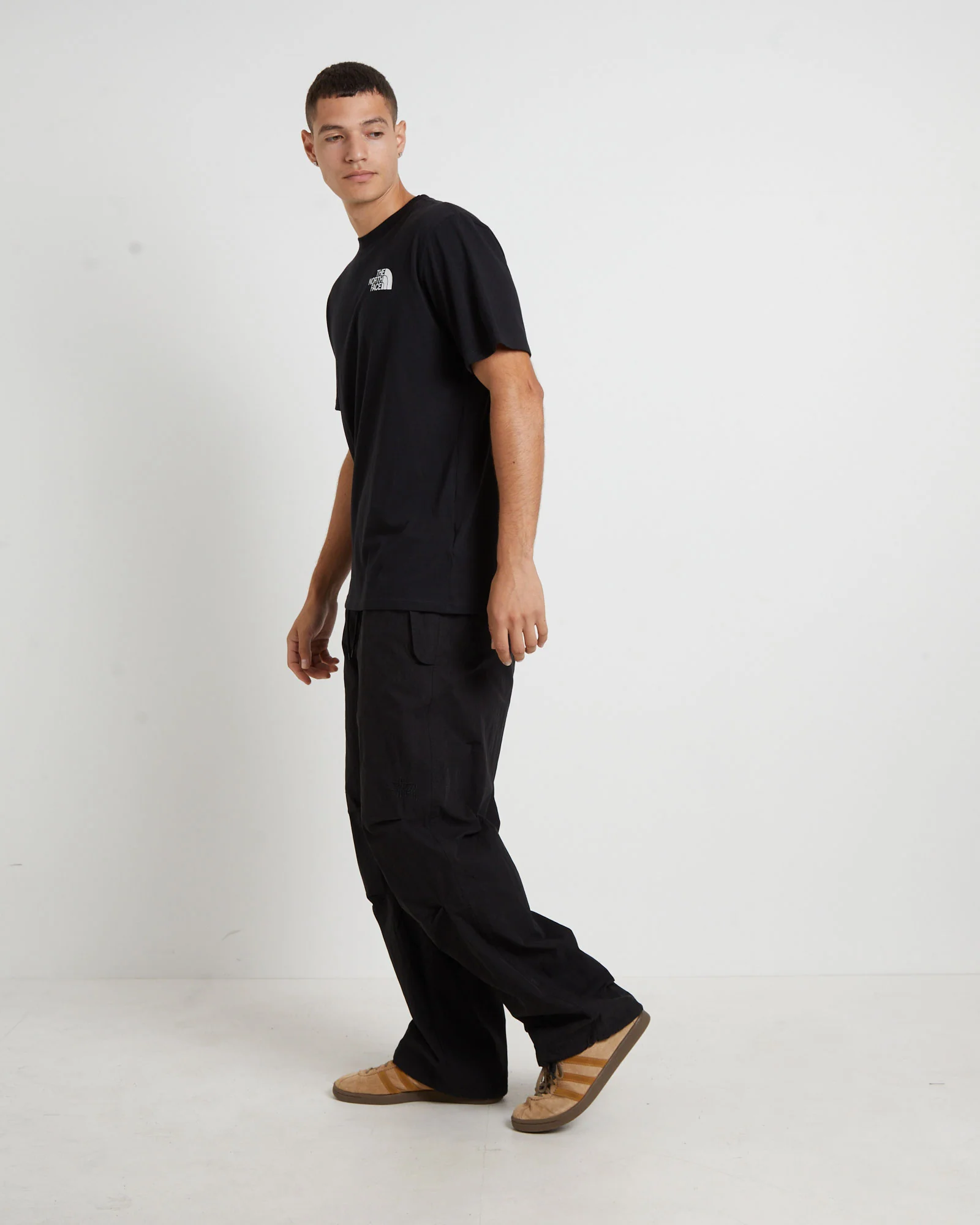 Mens Short Sleeve Box NSE T-Shirt in TNF Black/TNF White - Image 4