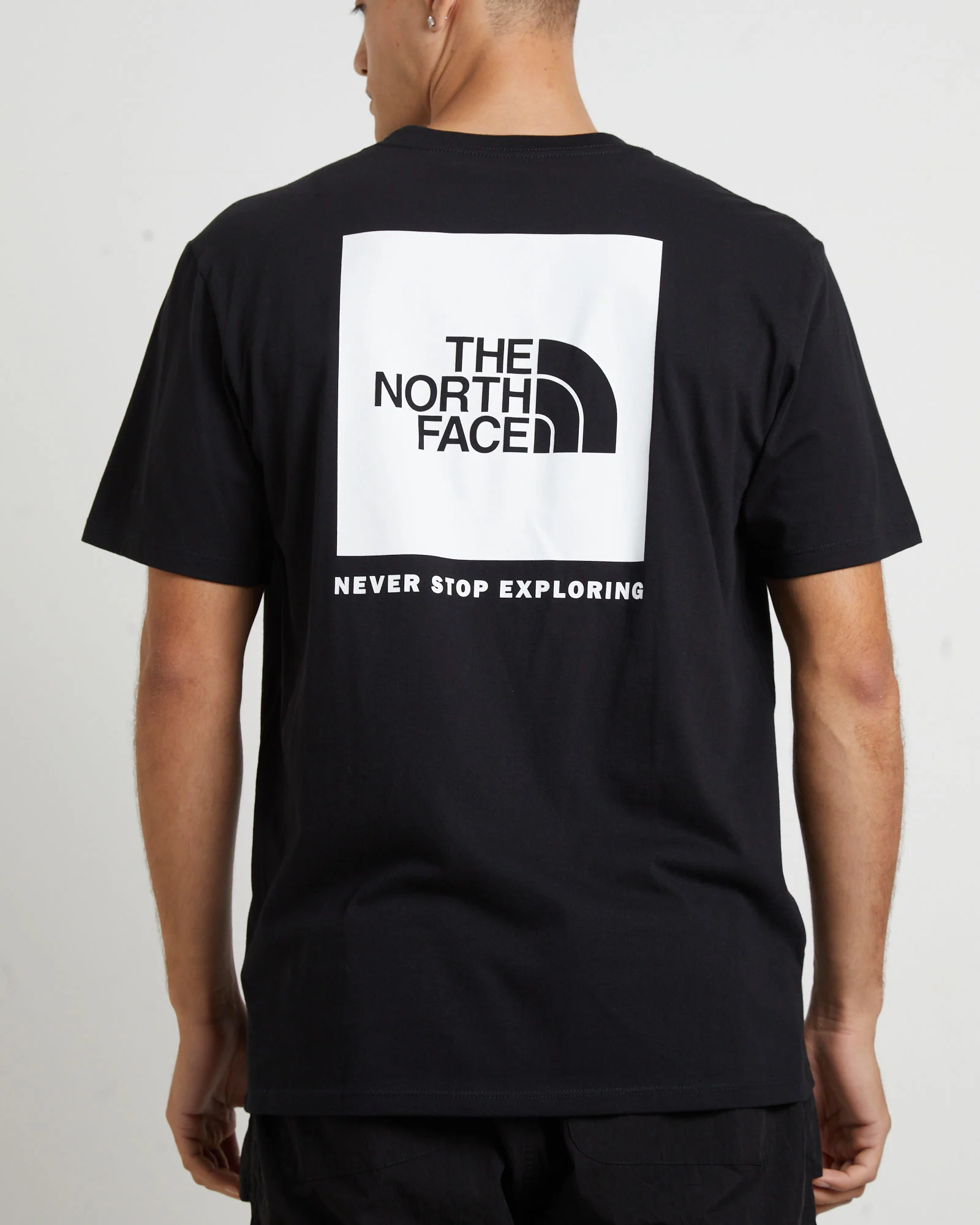 Mens Short Sleeve Box NSE T-Shirt in TNF Black/TNF White - Image 5