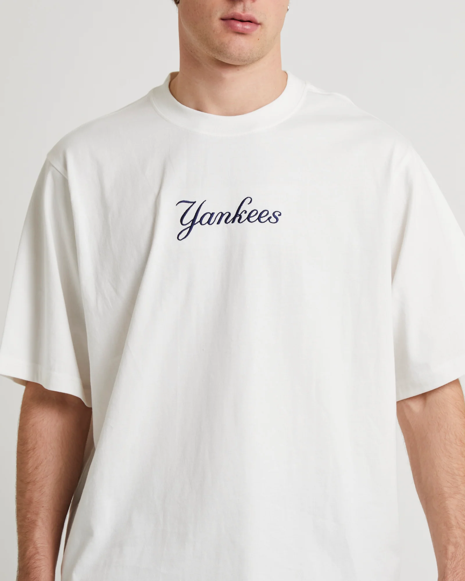 Mid-Script Heavyweight T-Shirt - Image 5
