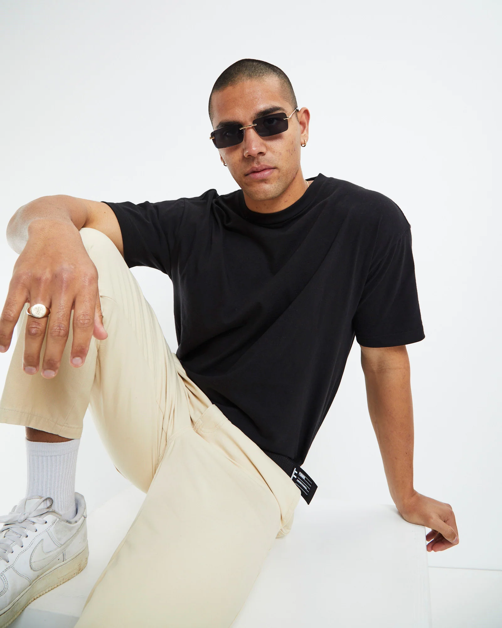 Neela Sunglasses Black - Image 2