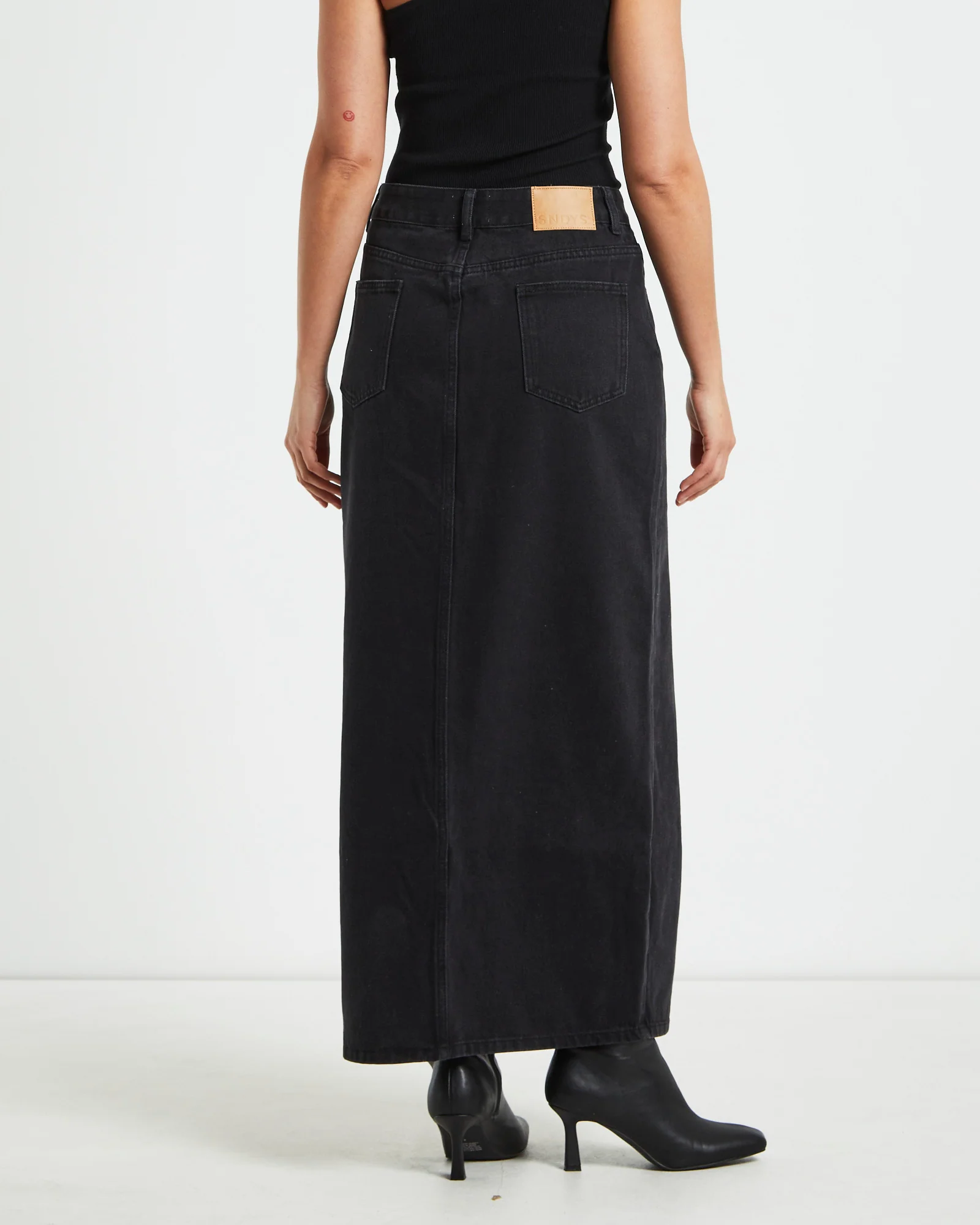 Nila Skirt in Black - Image 2