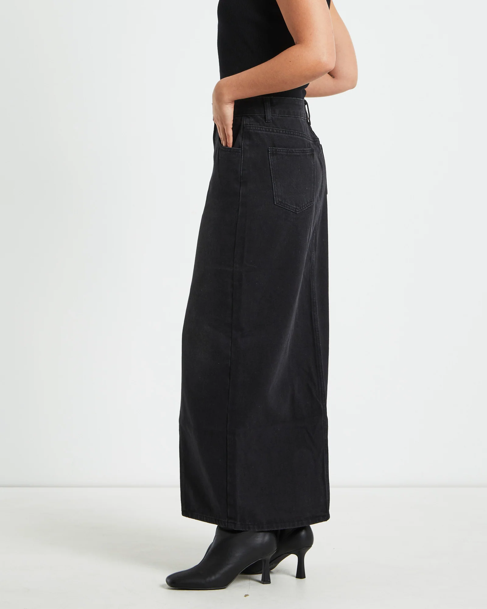 Nila Skirt in Black - Image 3