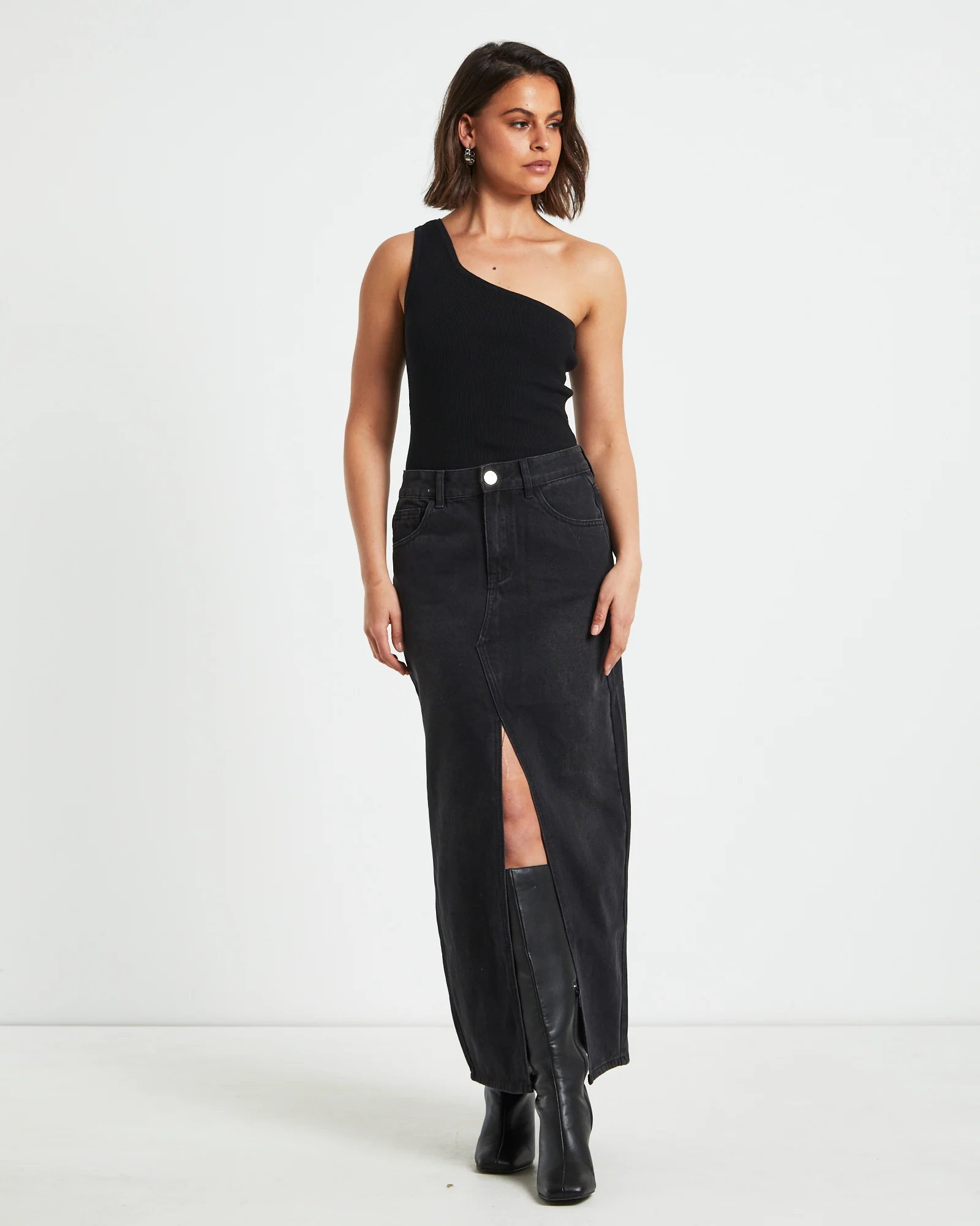 Nila Skirt in Black - Image 4