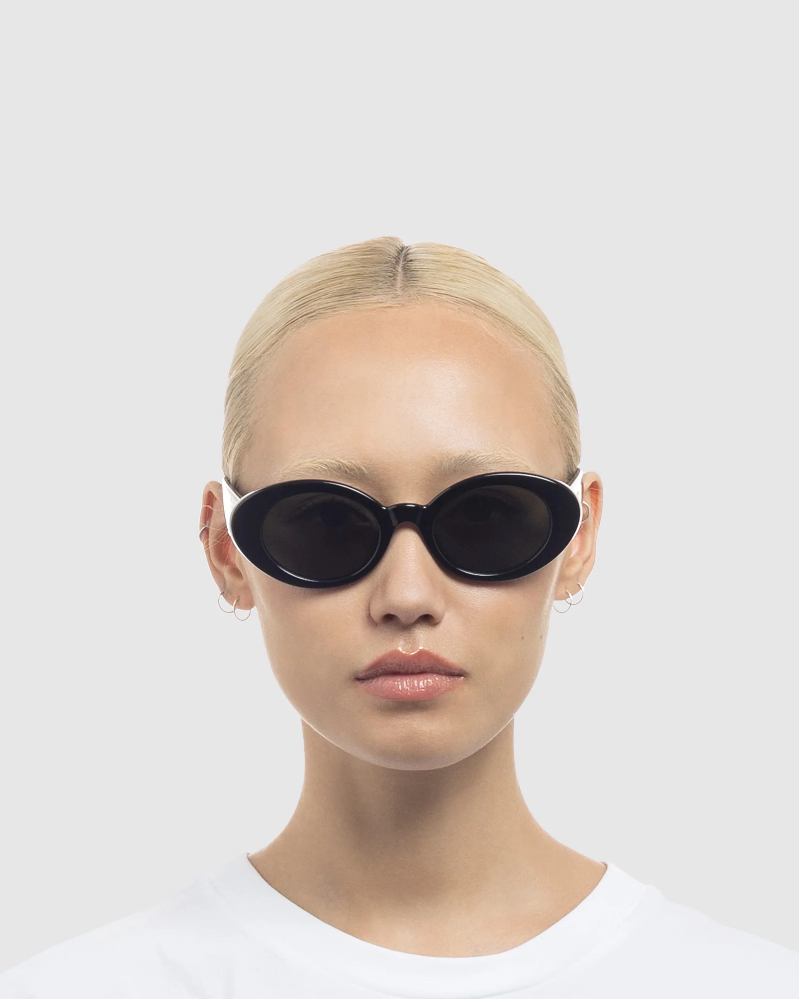 Nouveau Vie Sunglasses - Image 4