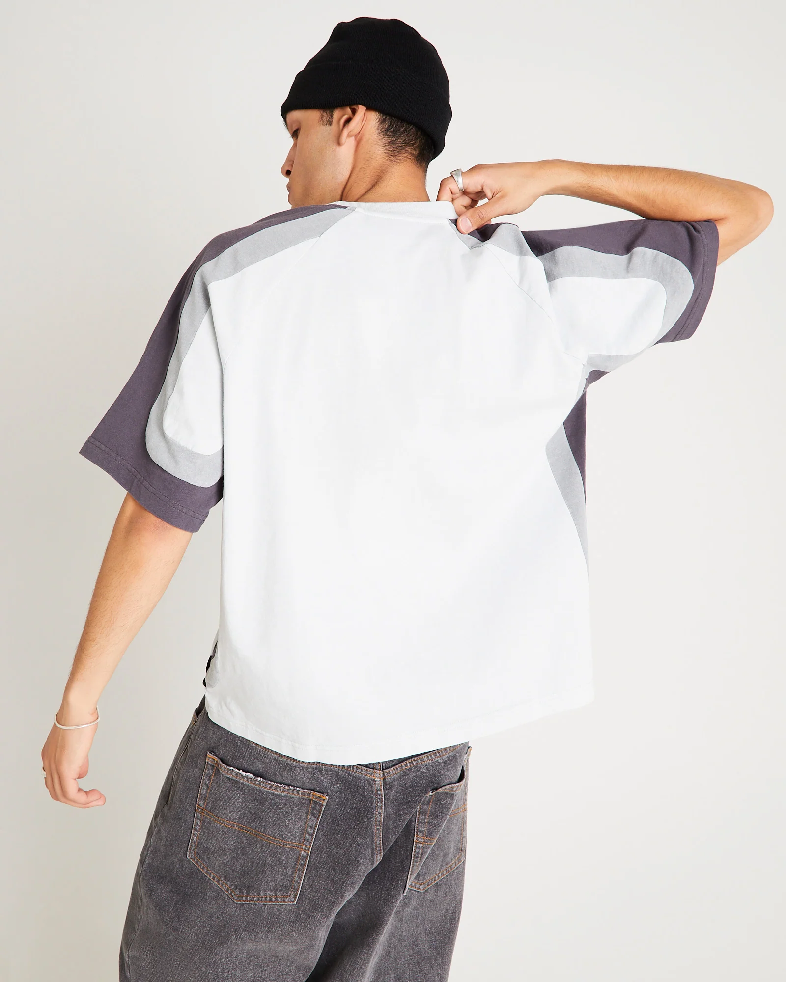 Novel Raglan Spliced T-Shirt - Image 2