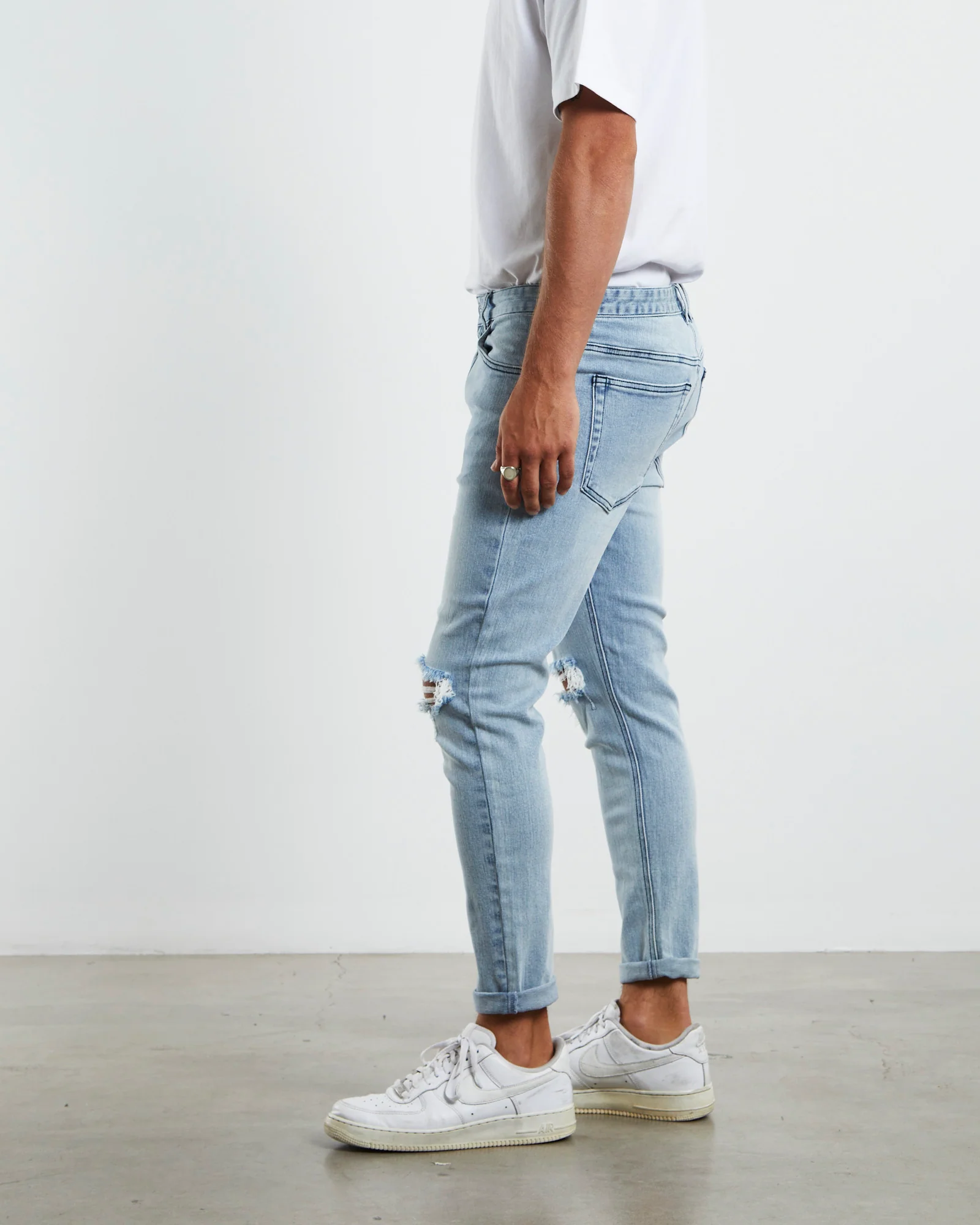 Offset Jeans In Bleach Blue - Image 4