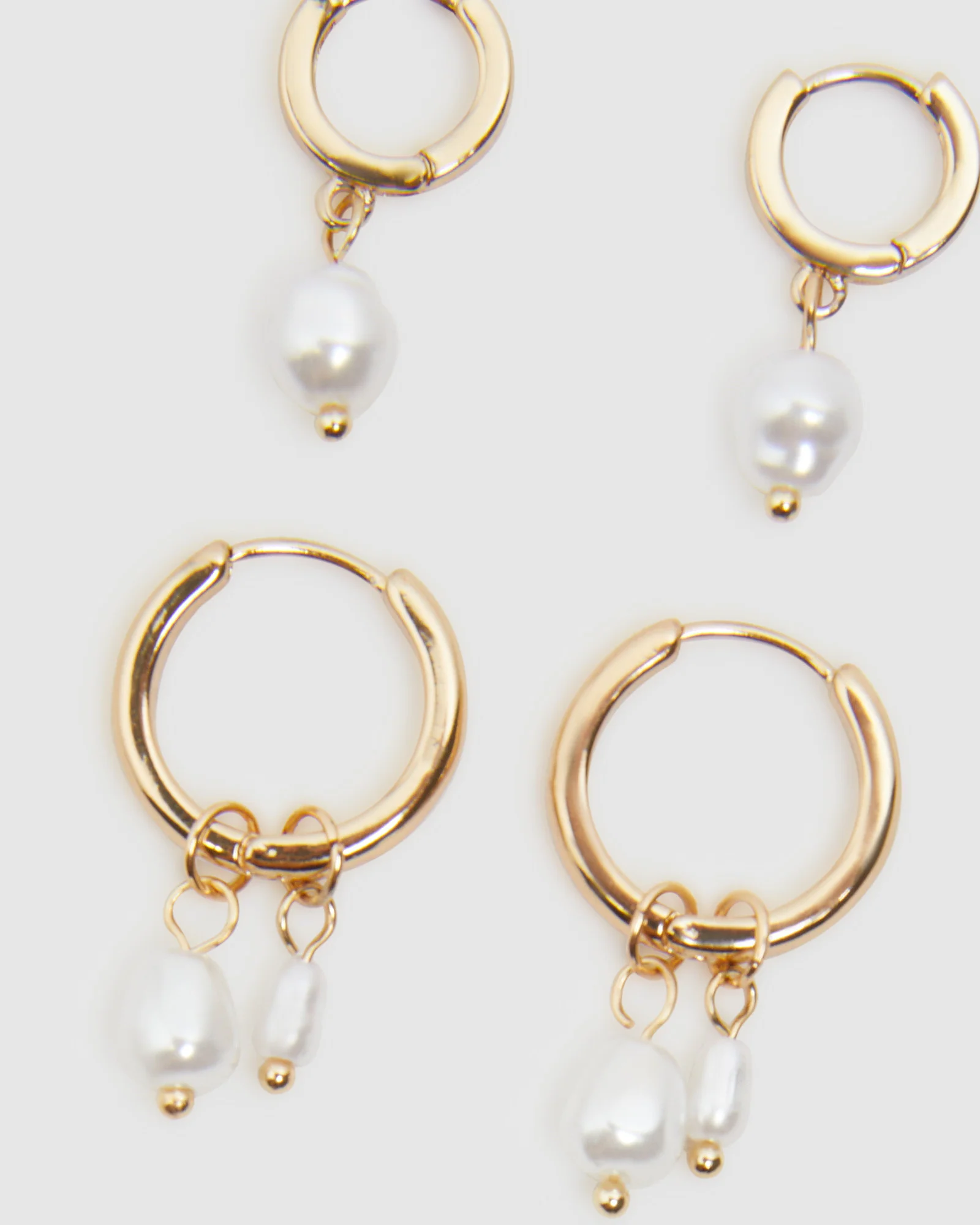 Pearl Hoop Earrgs 2 Pack - Image 4