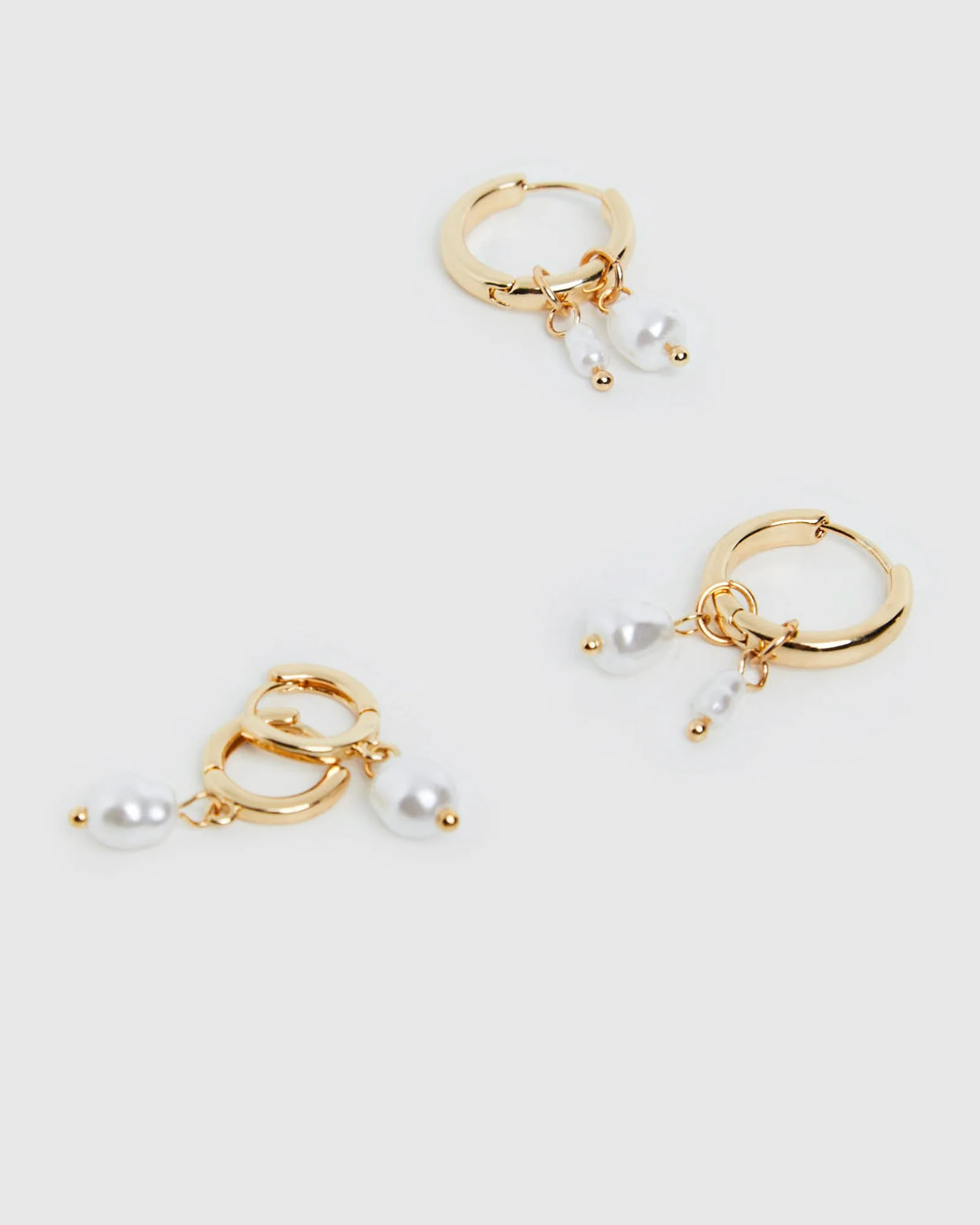 Pearl Hoop Earrgs 2 Pack - Image 5
