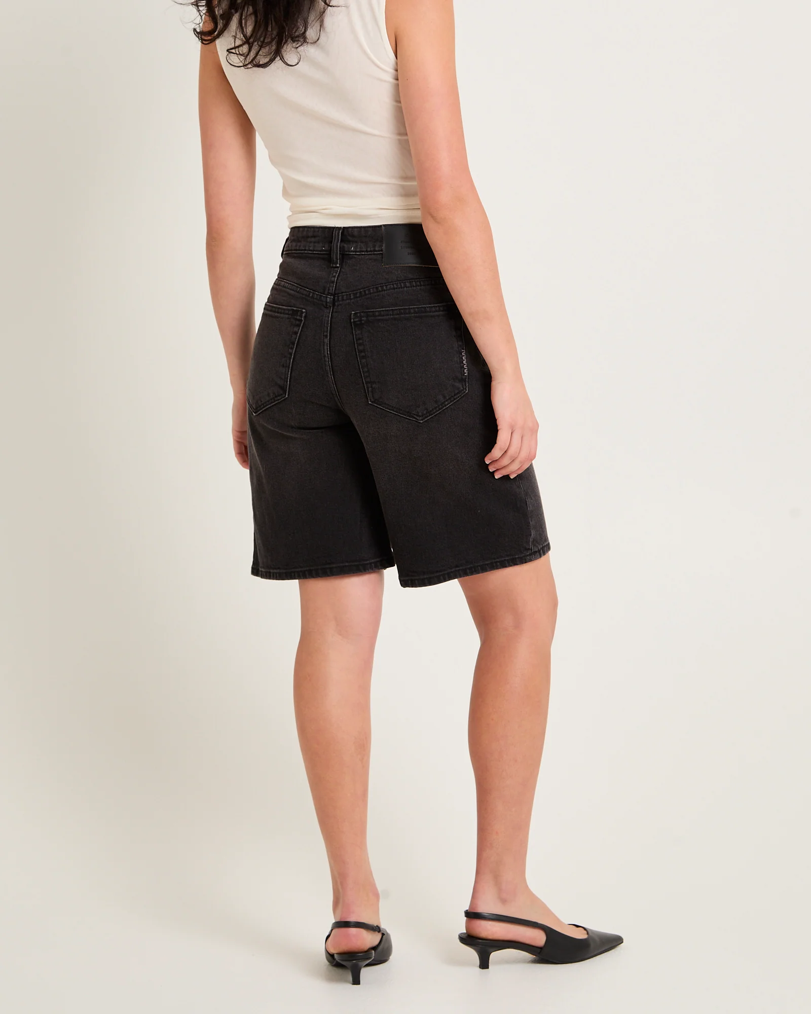 Phoebe Denim Shorts Underground Noir - Image 5