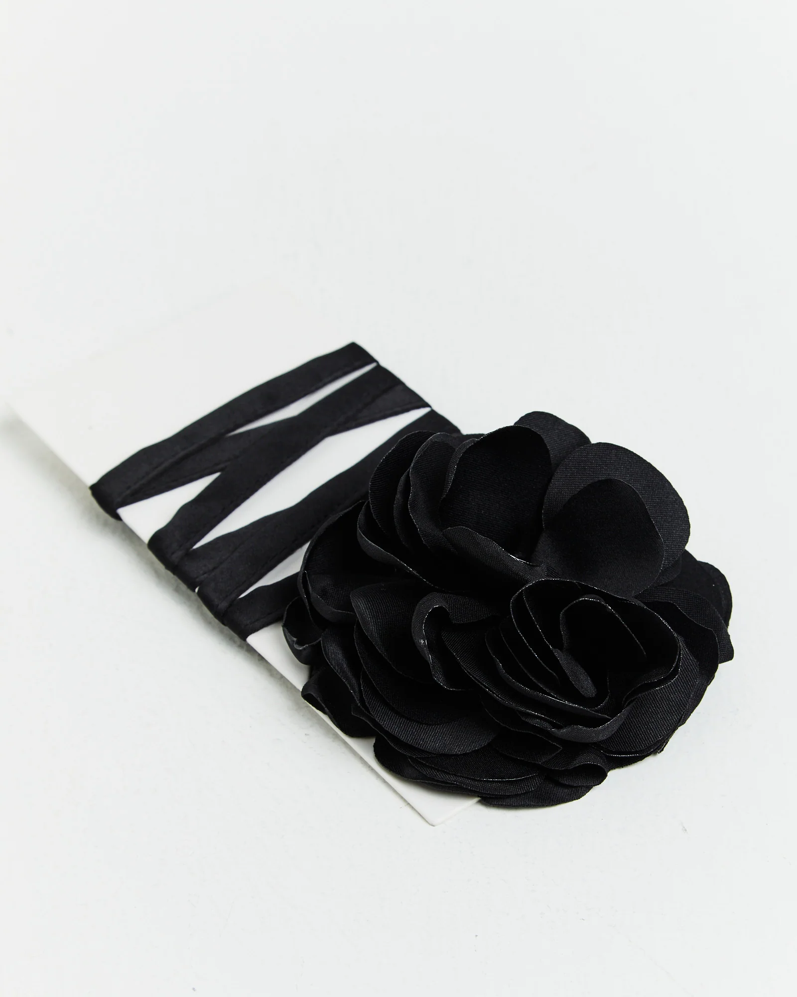 Pia Corsage Necklace in Black - Image 3