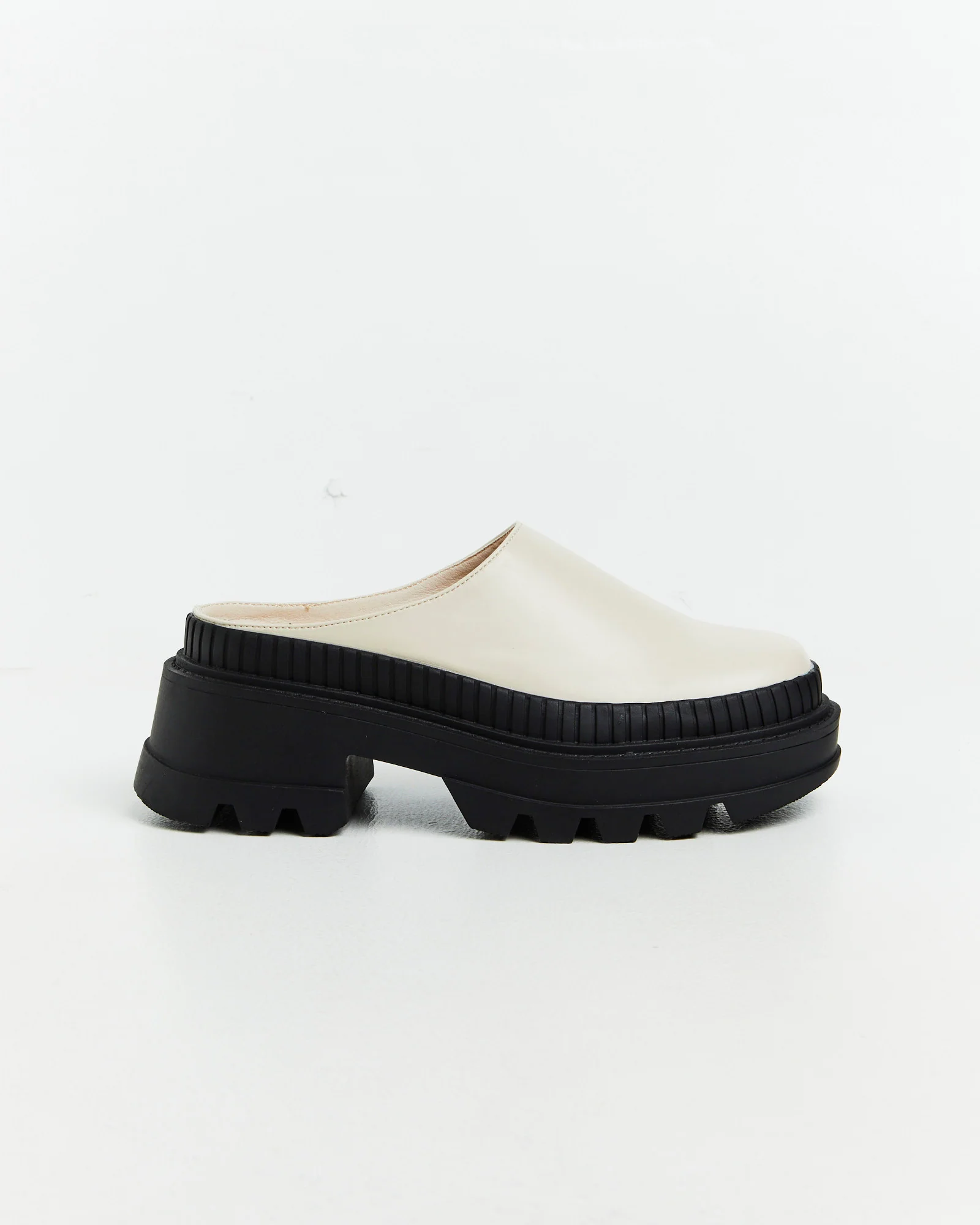 Platform Clogs Vanilla/Black - Image 2