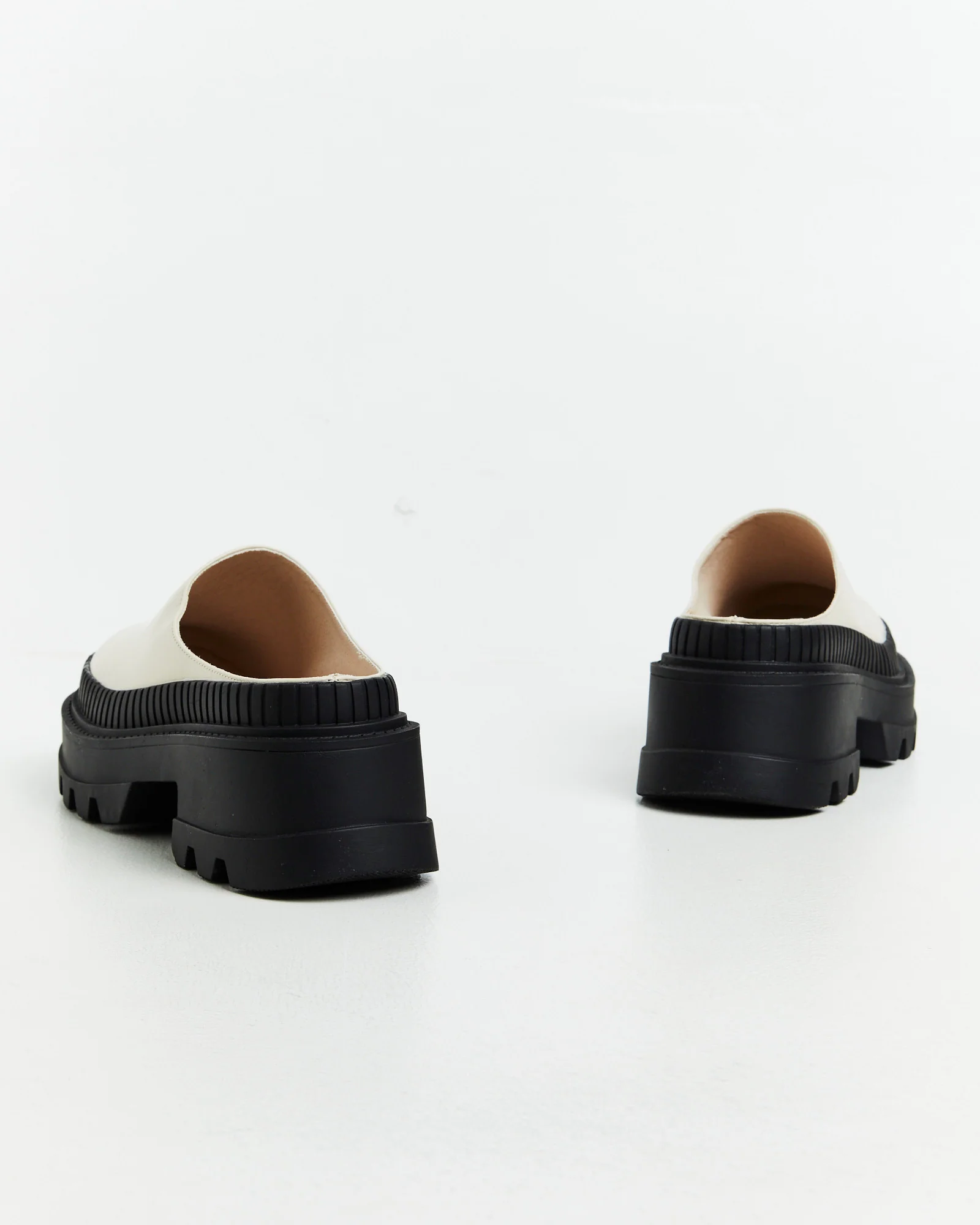 Platform Clogs Vanilla/Black - Image 6