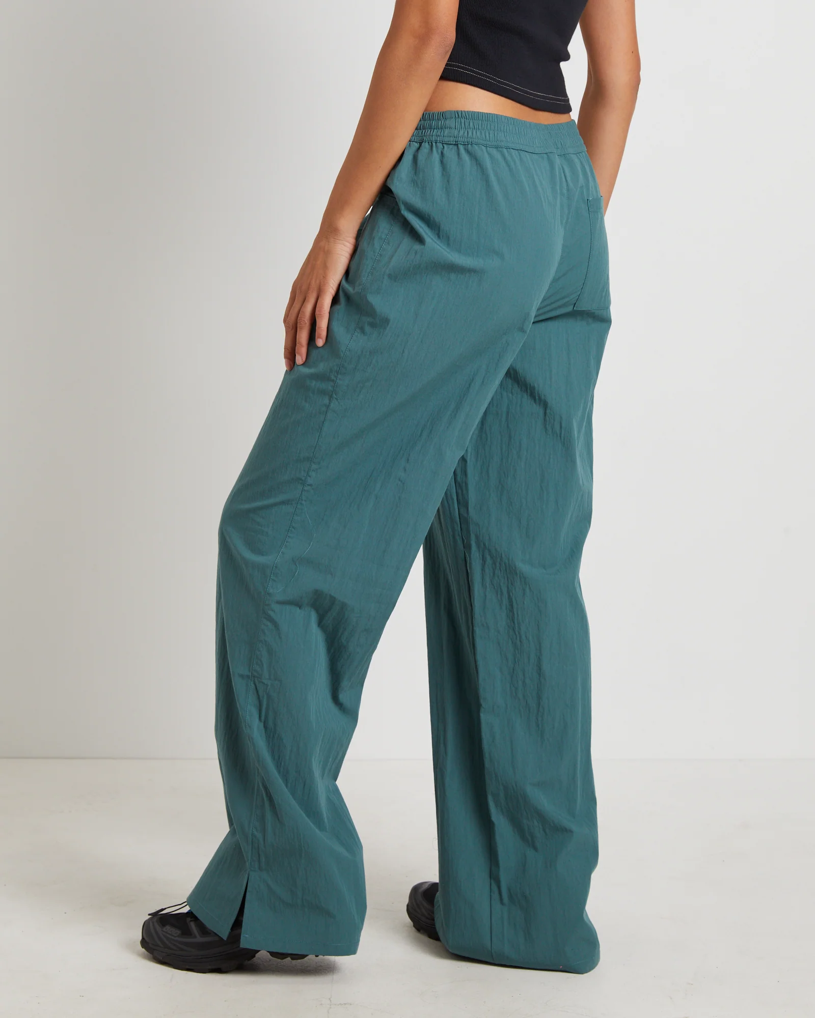 Port Aransas Pants in Lincoln Green - Image 2