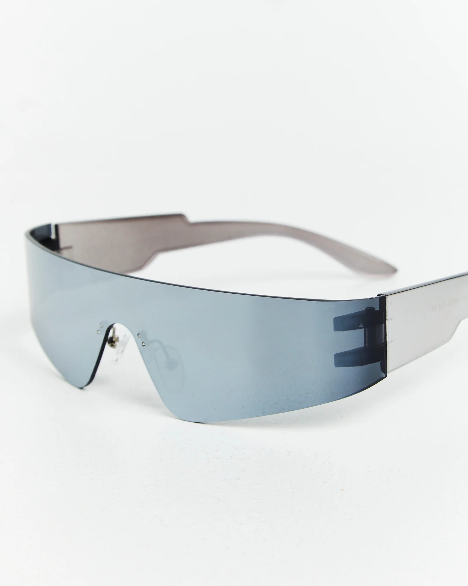 Raya Shield Sunglasses Black - Image 4