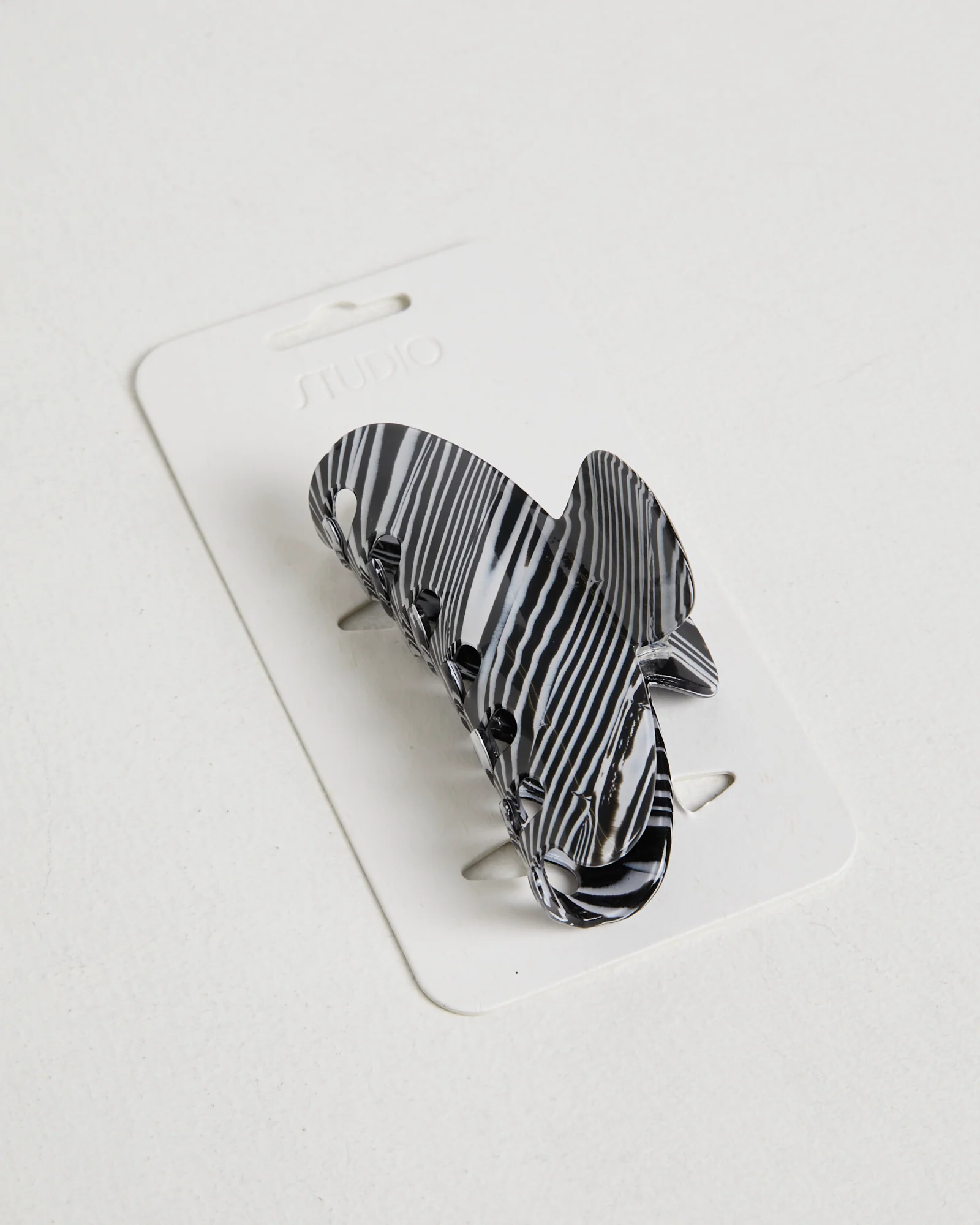 Reah Resin Clip - Image 4