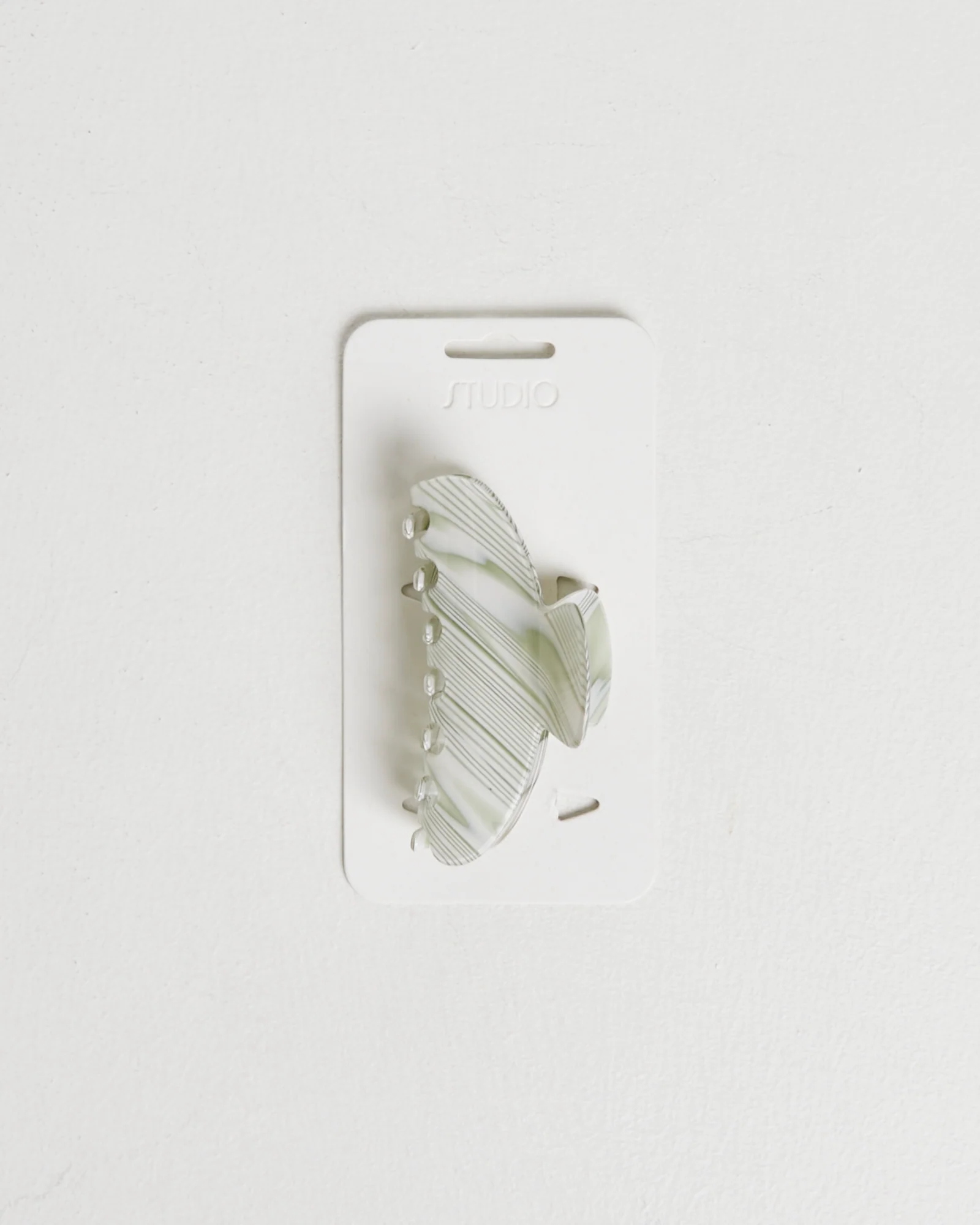 Reah Resin Clip - Image 3