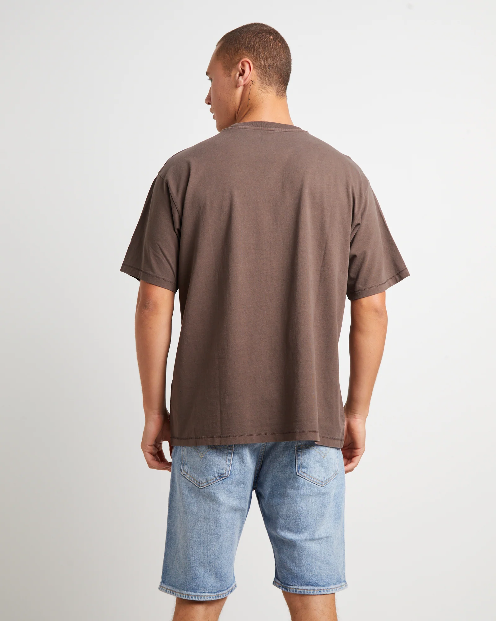 Red Tab Vintage Short Sleeve T-Shirt in Chocolate Brown - Image 2