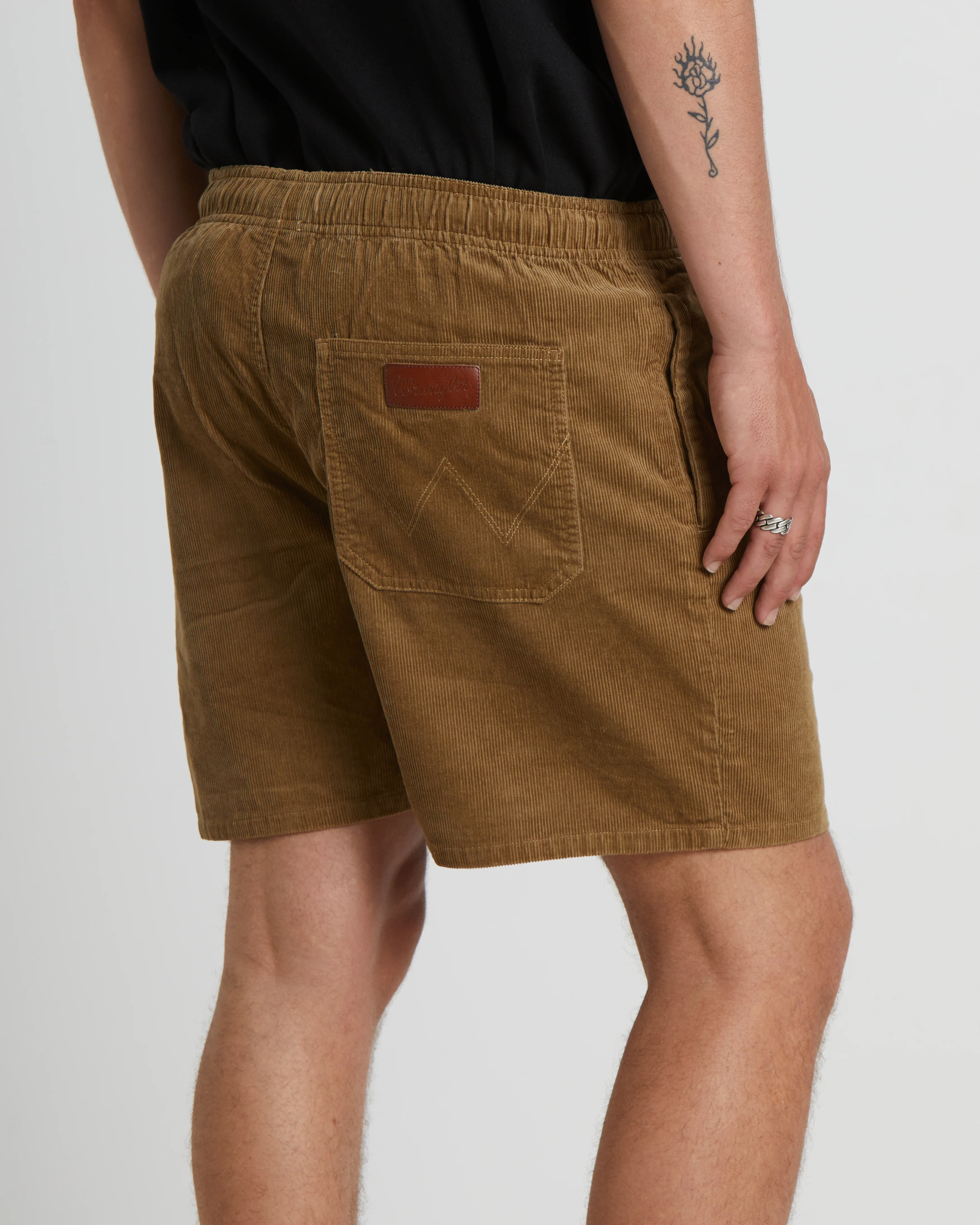Roomie Shorts in Beach Grass - Image 6