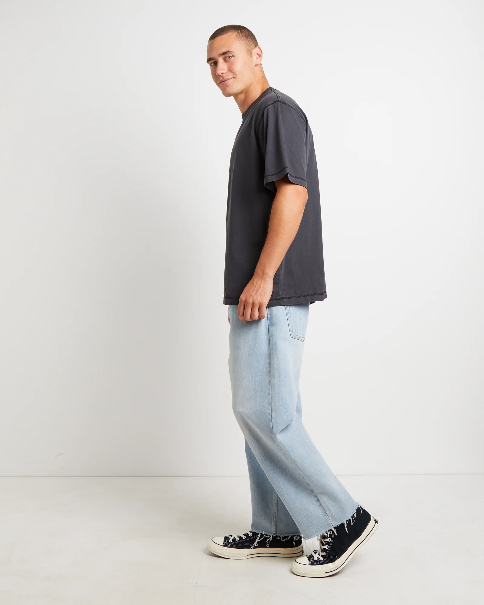 Samo Neuw Short Sleeve T-Shirt in Black - Image 4