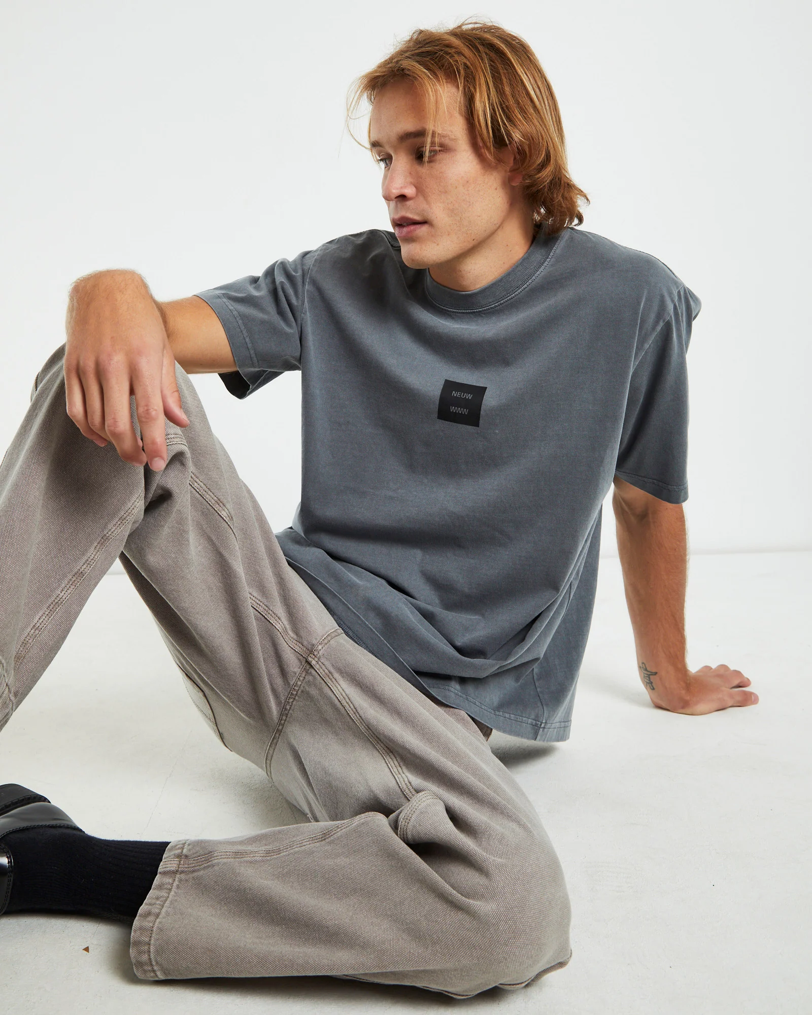 Samo Repair Logo Tee Graphite Grey - Image 5