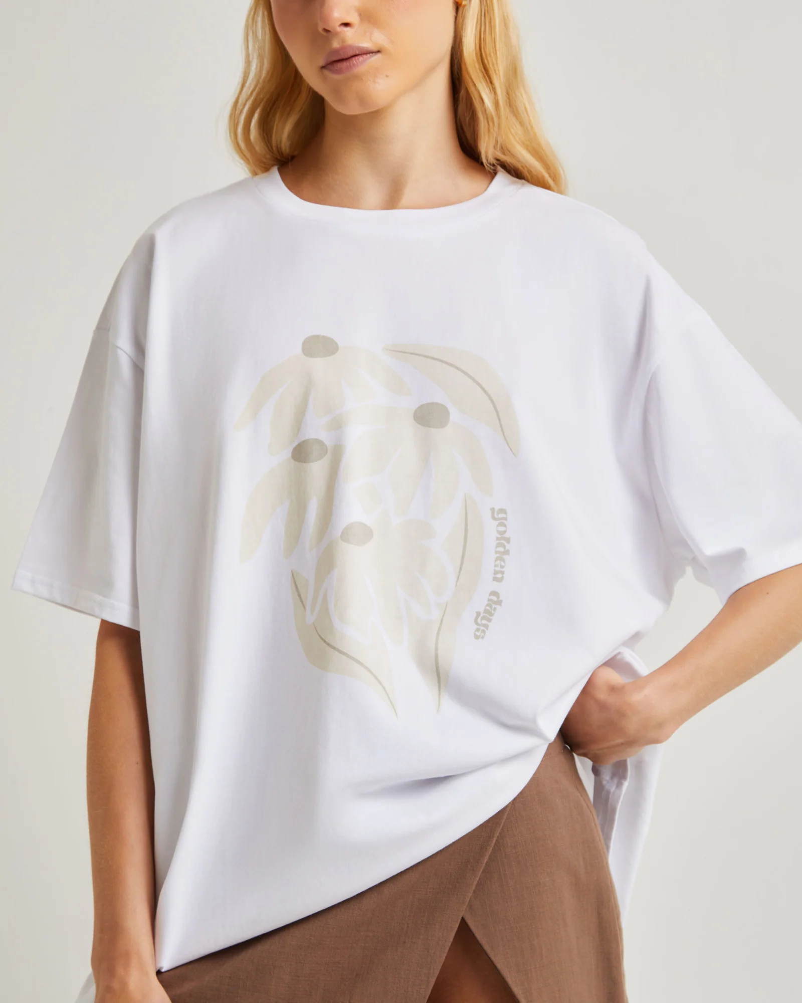 Sandy Oversized Short Sleeve T-Shirt in White - Image 5