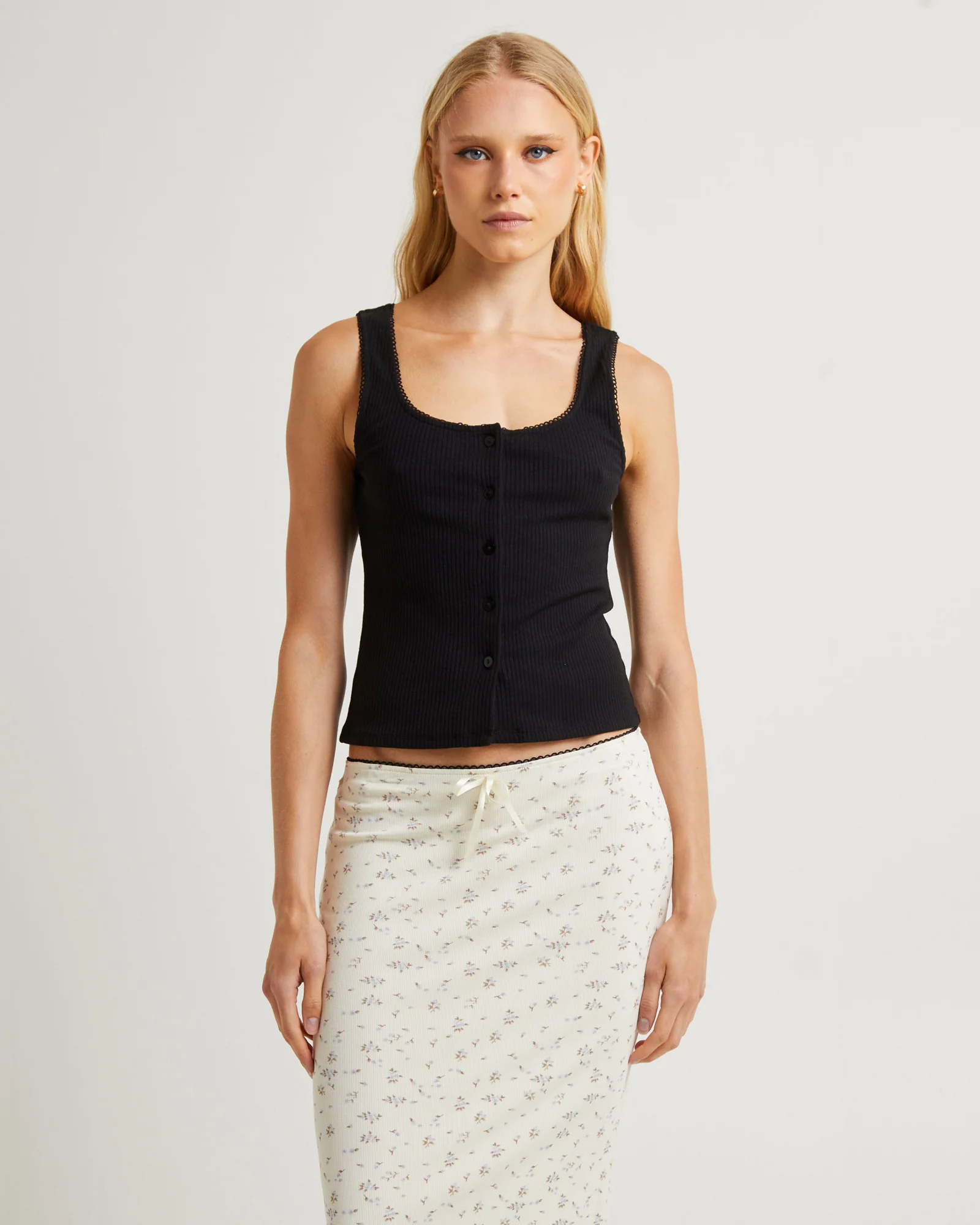 Saski Scallop Trim Vest Top - Image 4