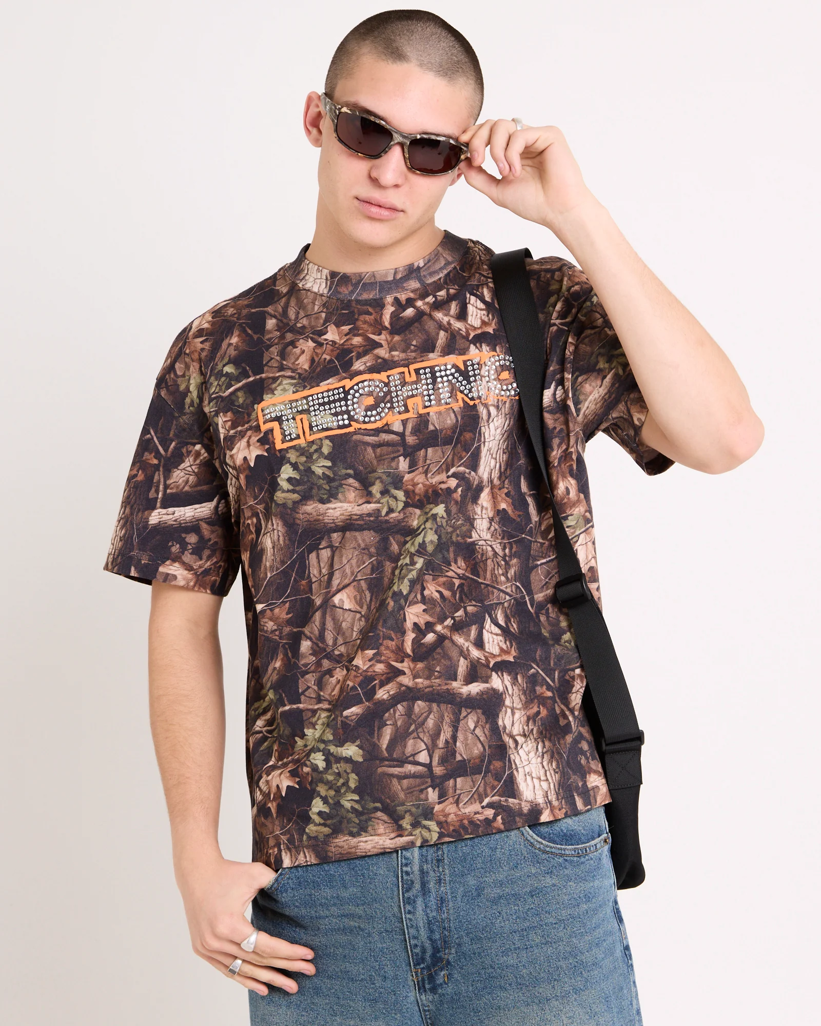 Serving Cropped Camo T-shirt - Image 3