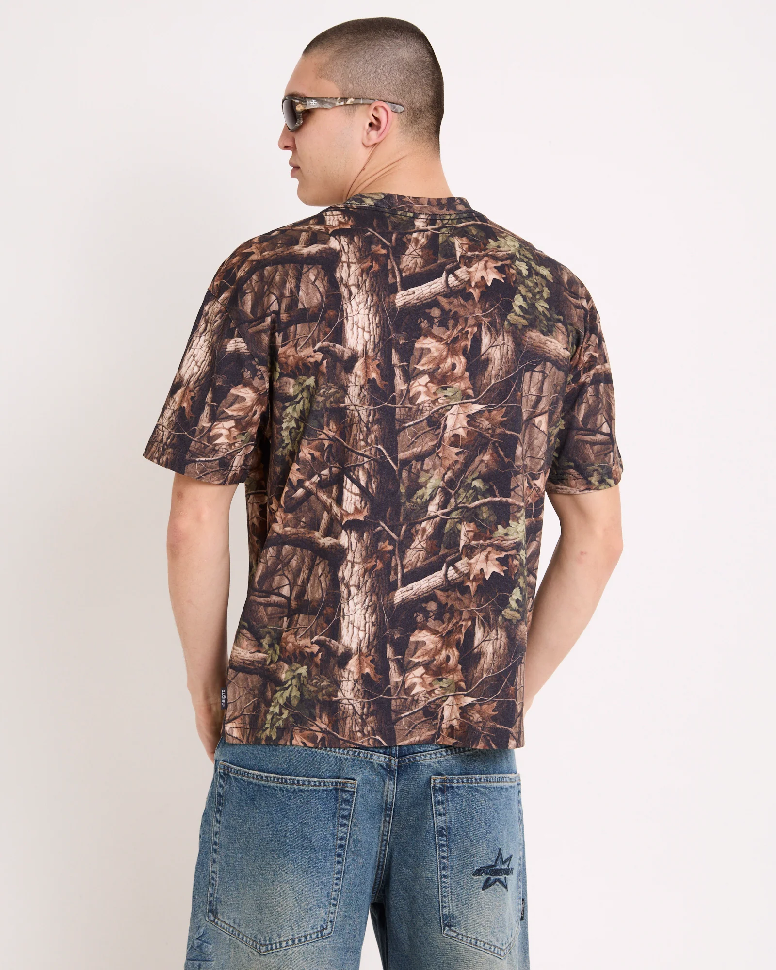 Serving Cropped Camo T-shirt - Image 4