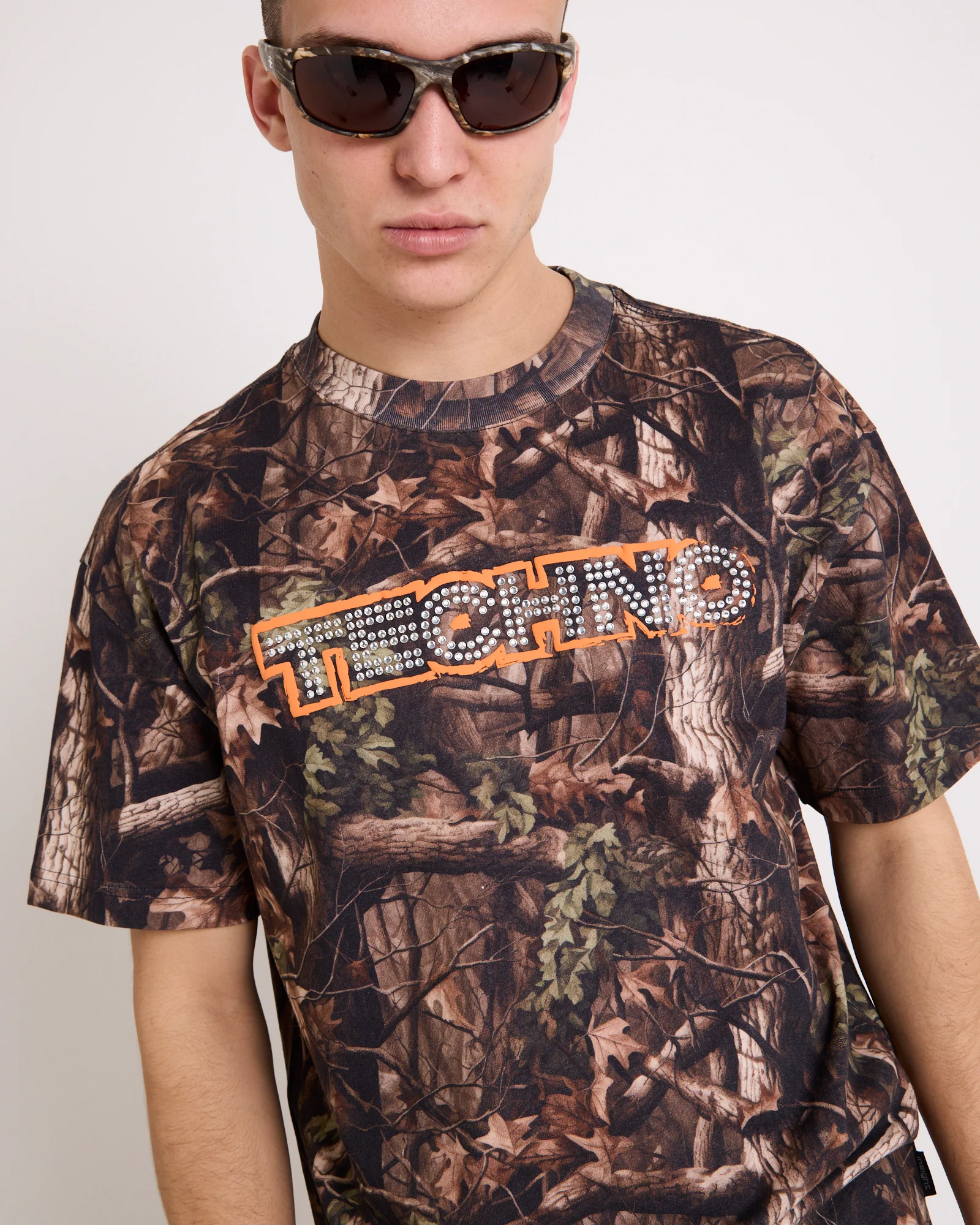 Serving Cropped Camo T-shirt - Image 5