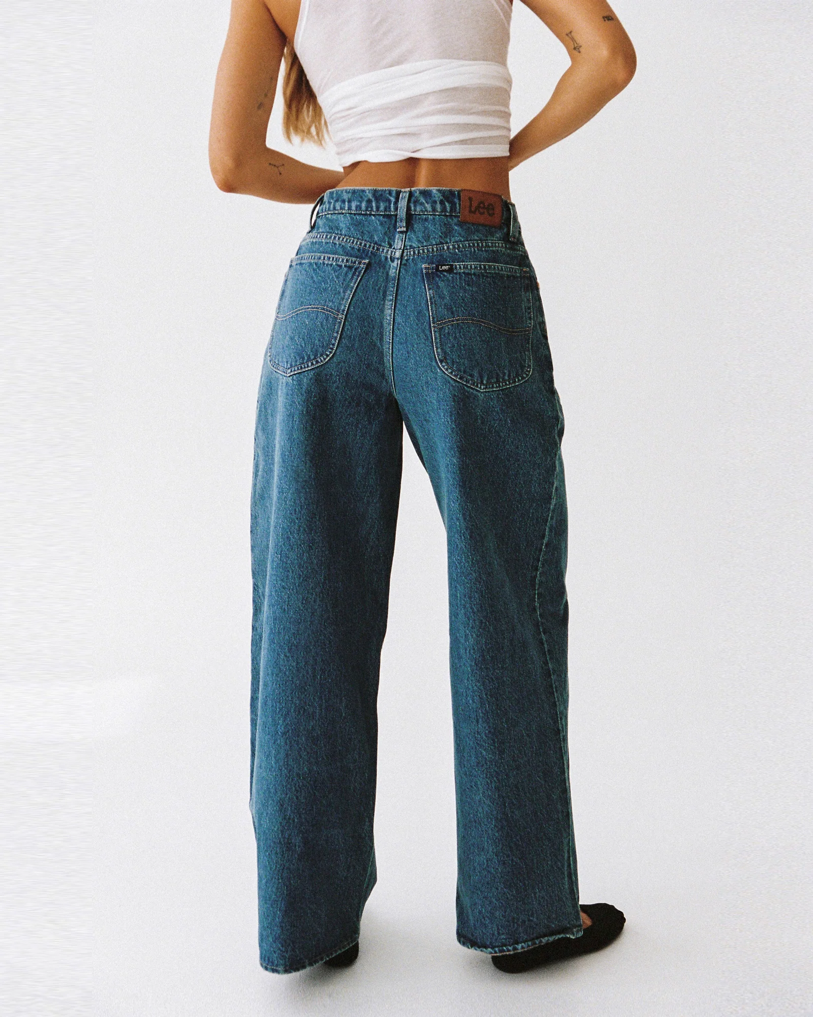 Signature Wide Leg Relaxed Denim Jeans - Image 8