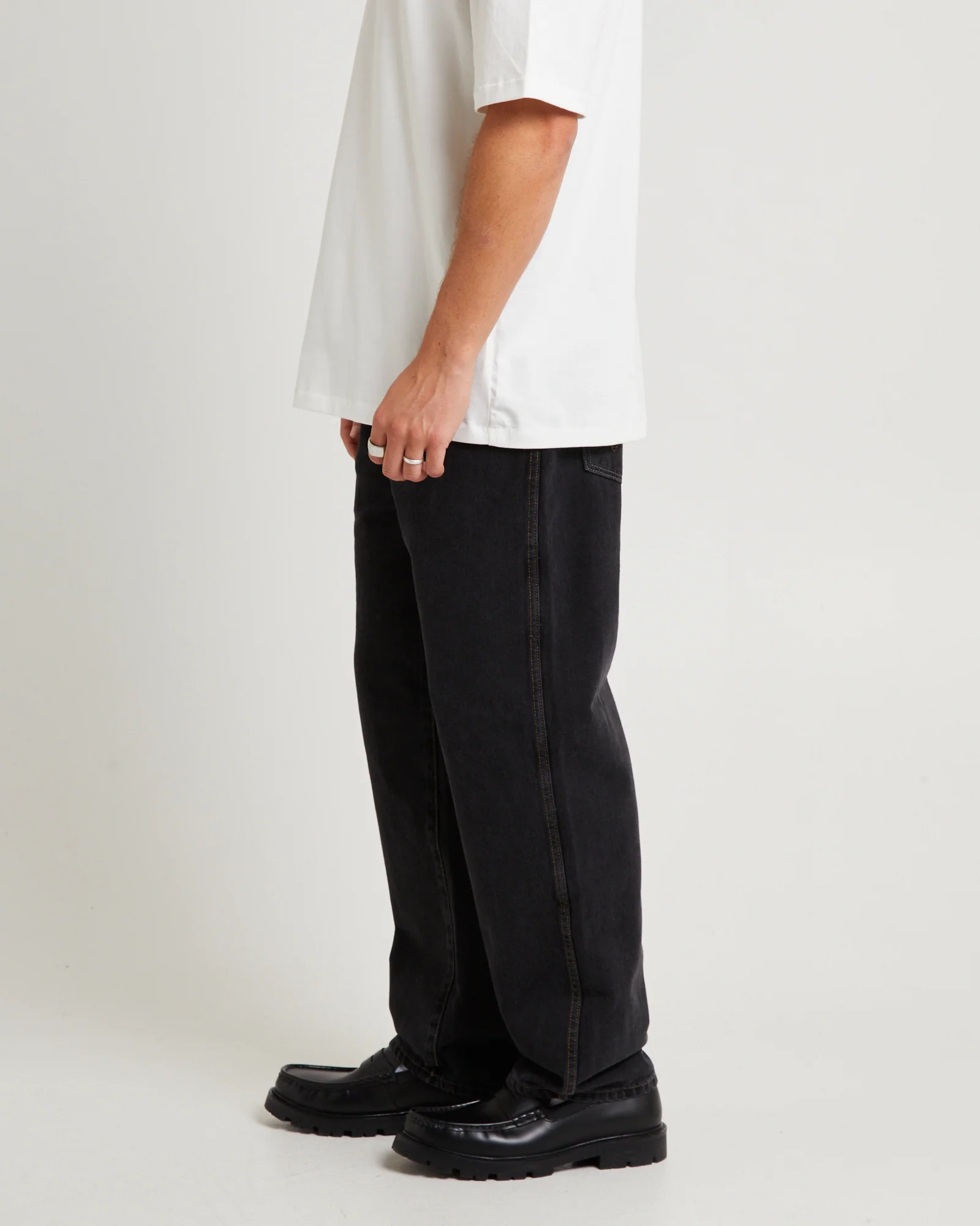 Slacker Relaxed Jeans Ledger Worn Black - Image 4