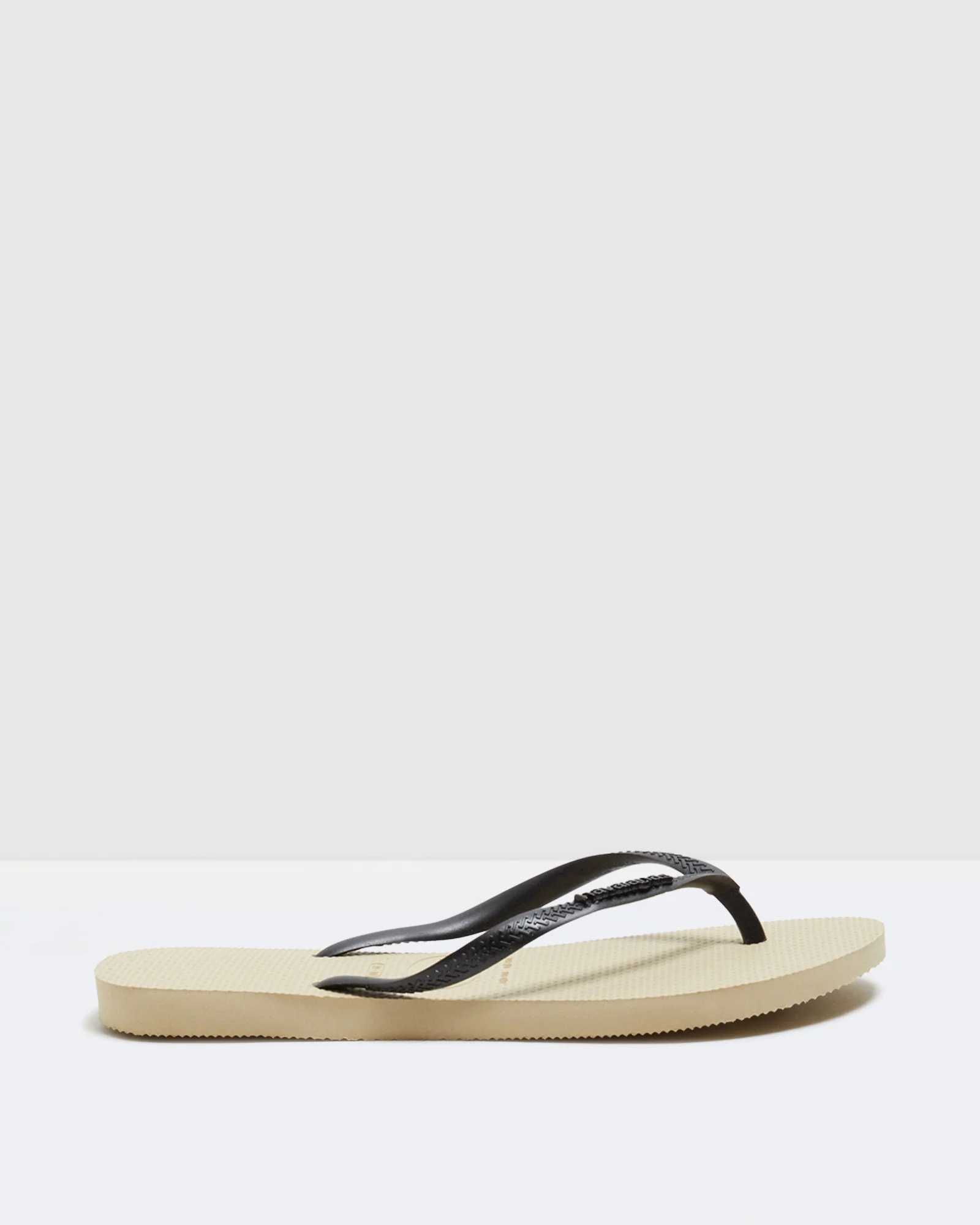 Slim Metal Logo Thongs Sand/Black