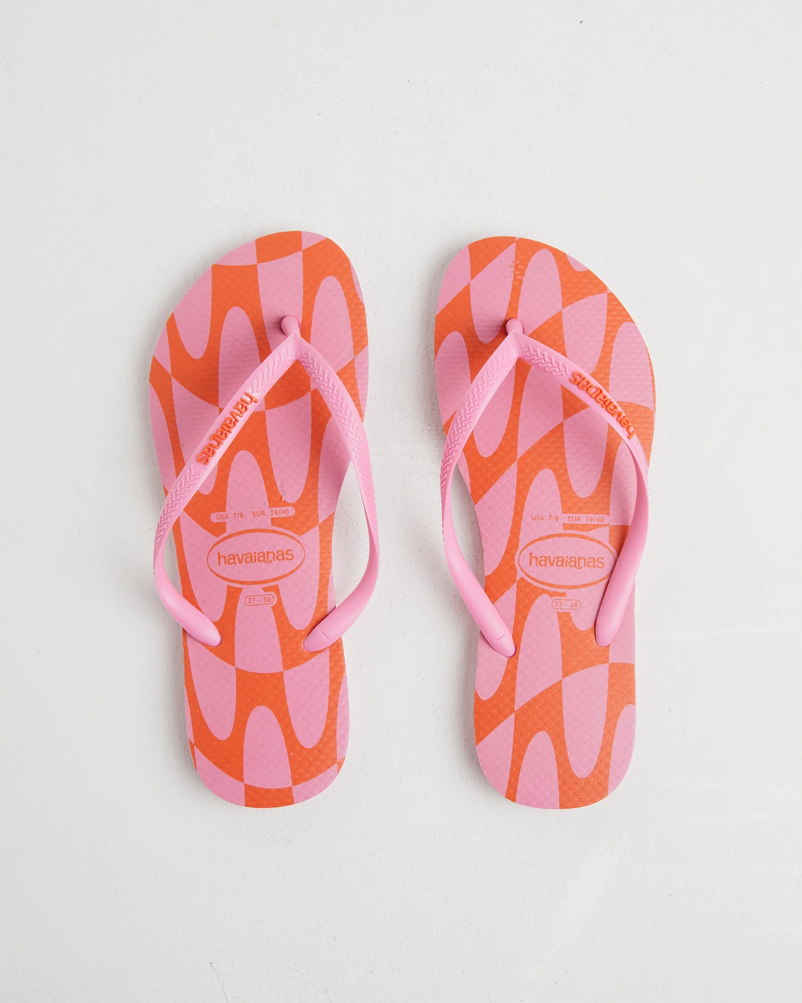 Slim Thongs in Distorted Wave Pink - Image 3