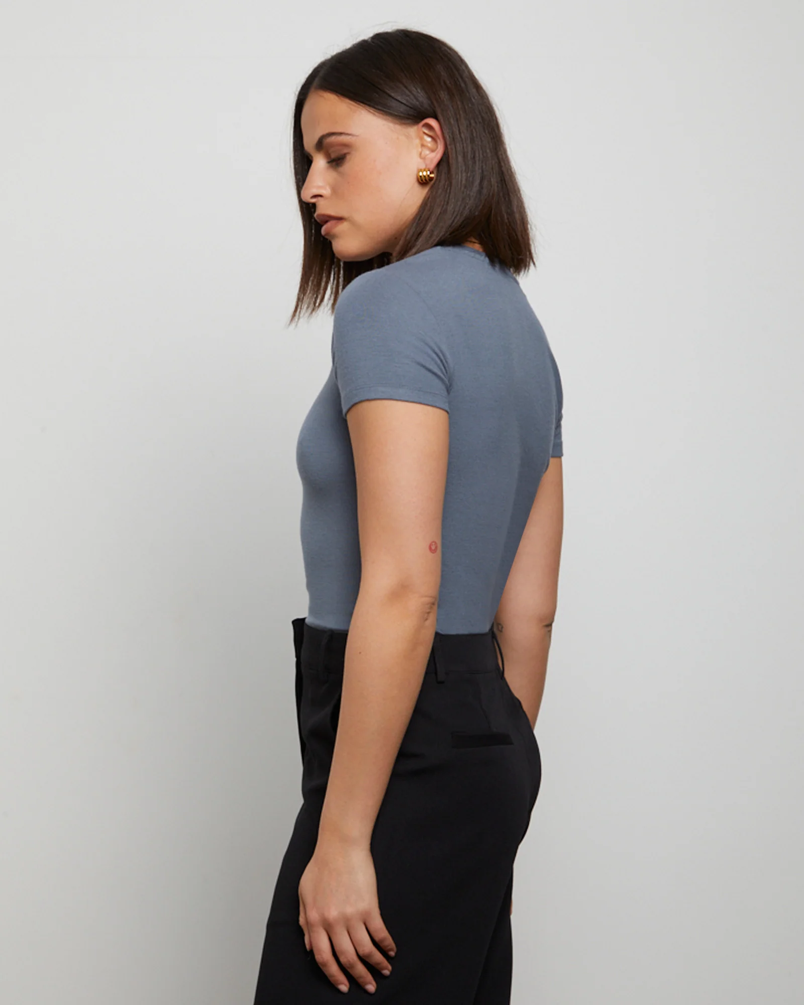 Slinky Fitted Tee in Slate - Image 4