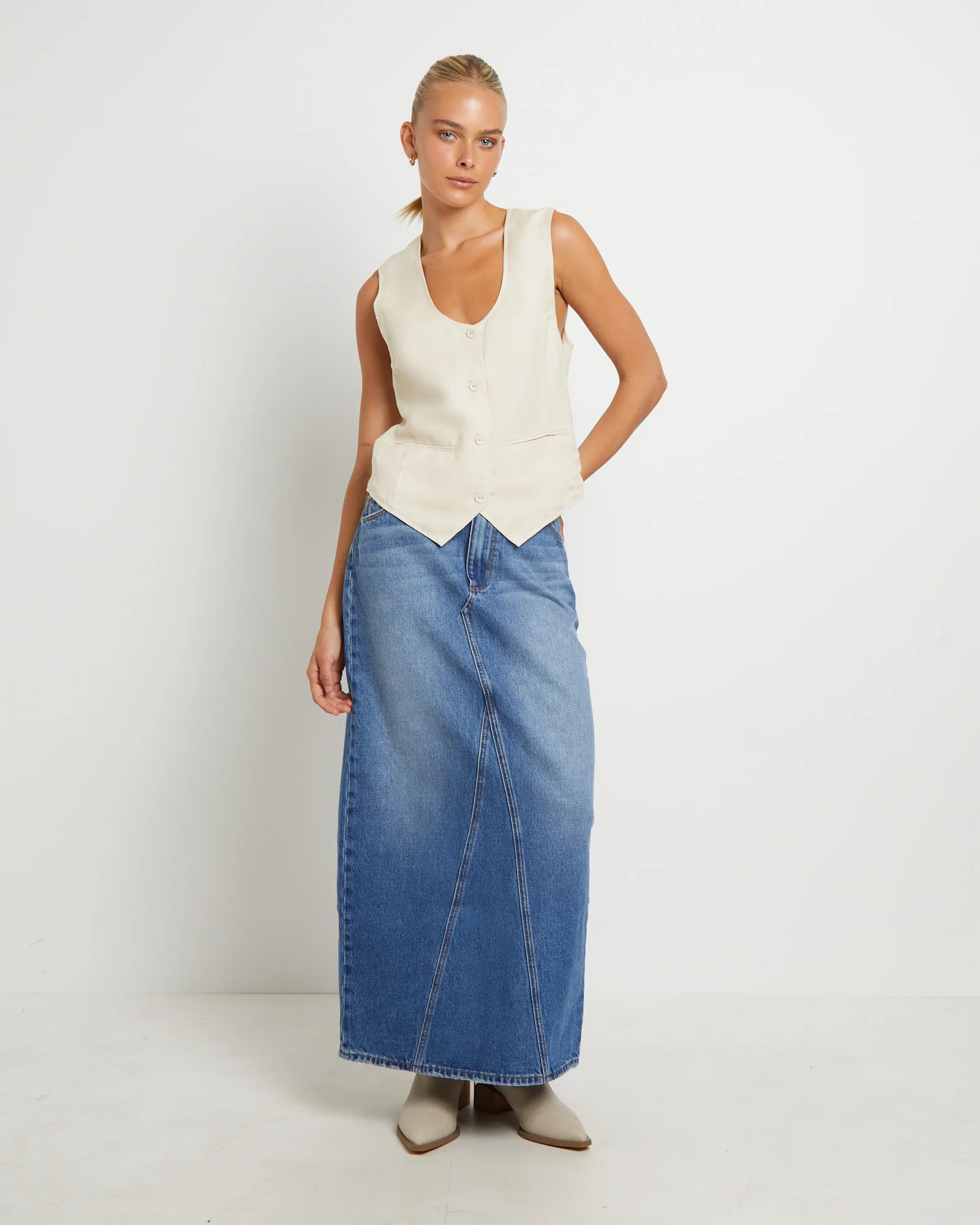 Soho Linen Vest in Biscuit - Image 3
