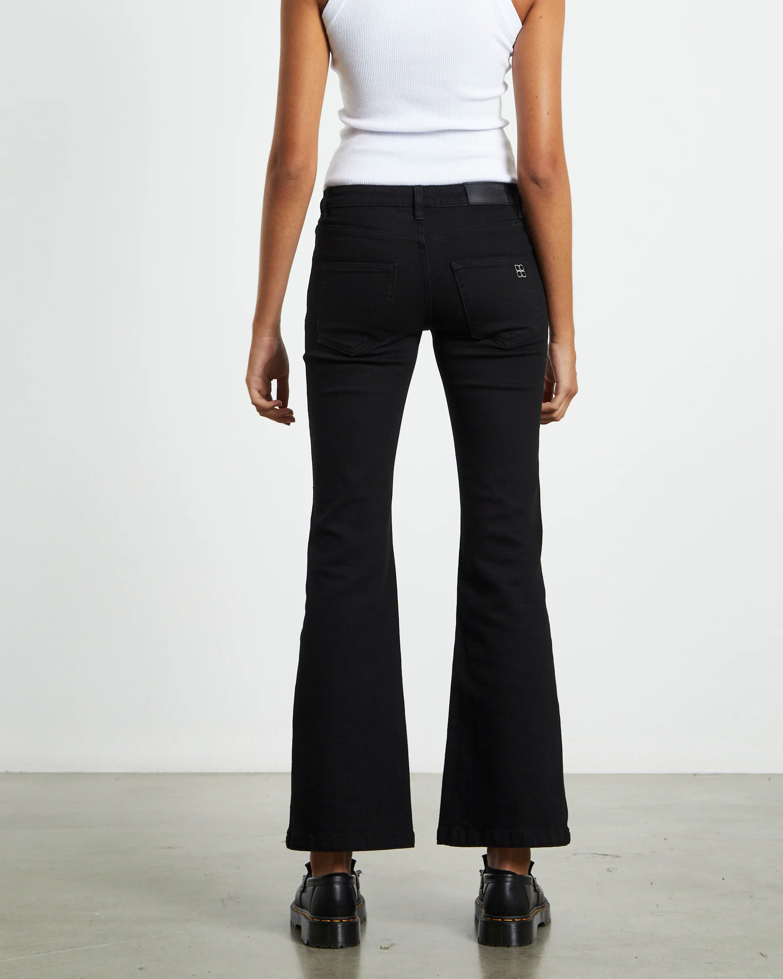 Syd Stretch Low Rise Bootleg Jeans Jet Black - Image 2