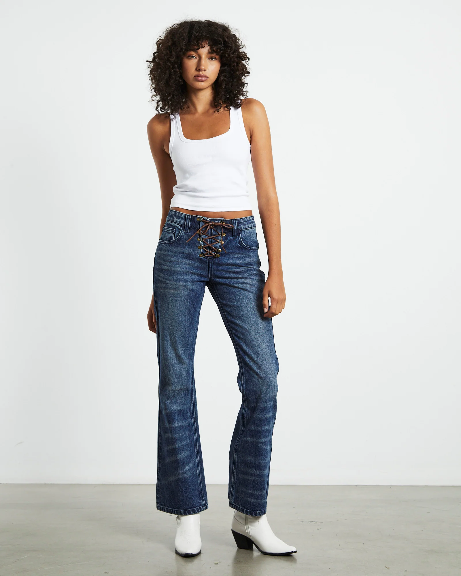 Tatiana Low Bootcut Jeans Vintage Tint Blue - Image 3