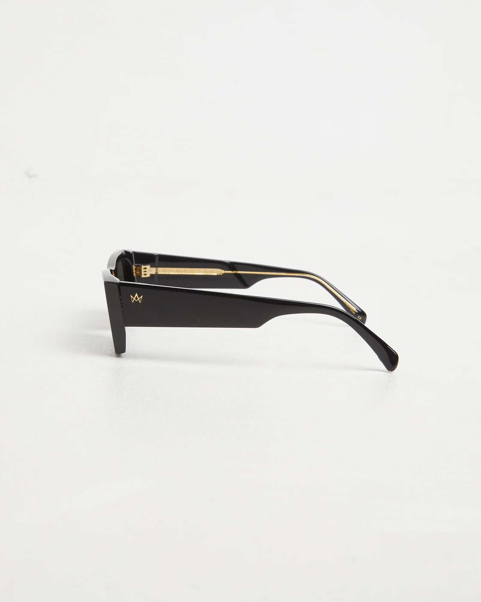 Tes Sunglasses in Black - Image 3