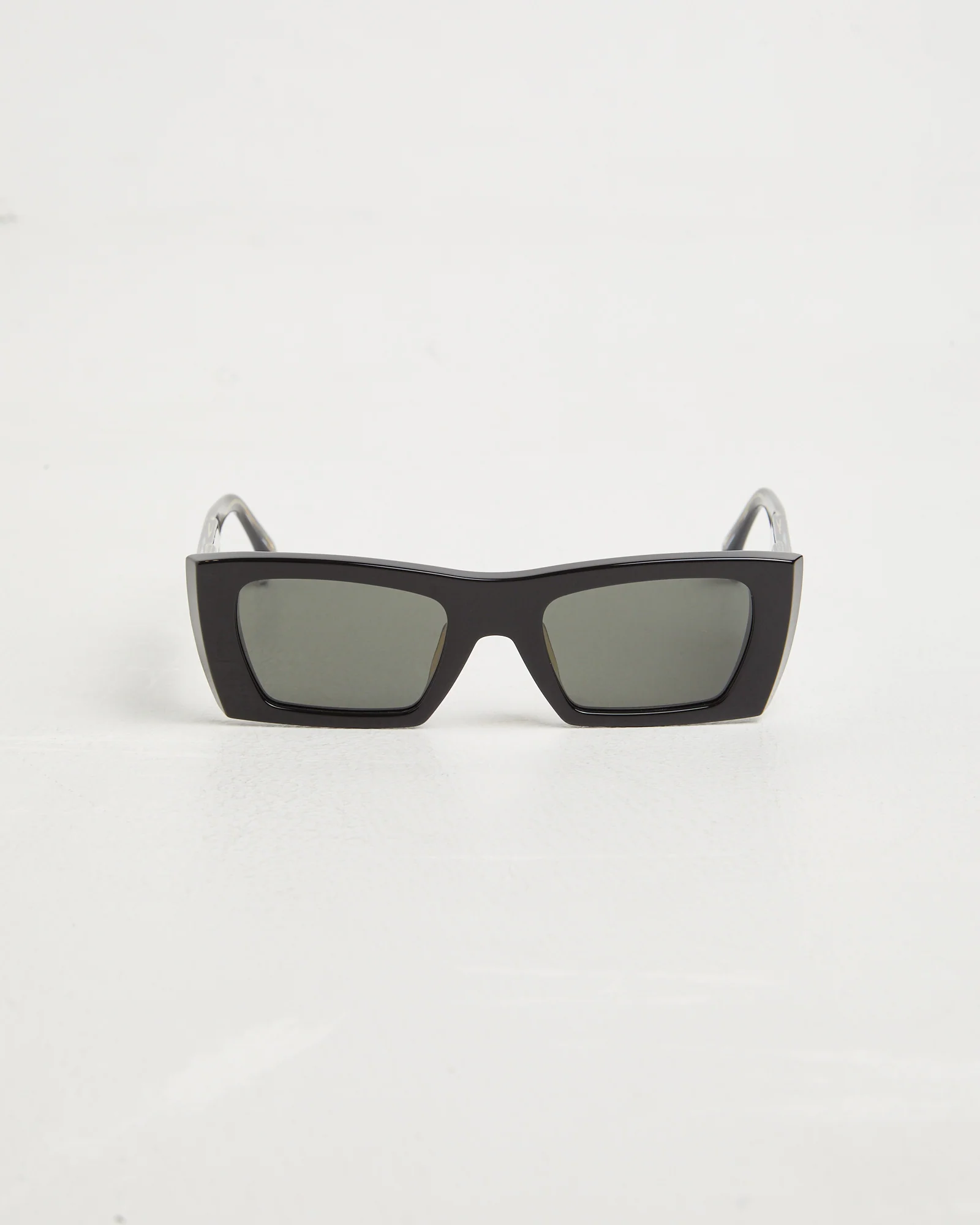 Tes Sunglasses in Black - Image 6